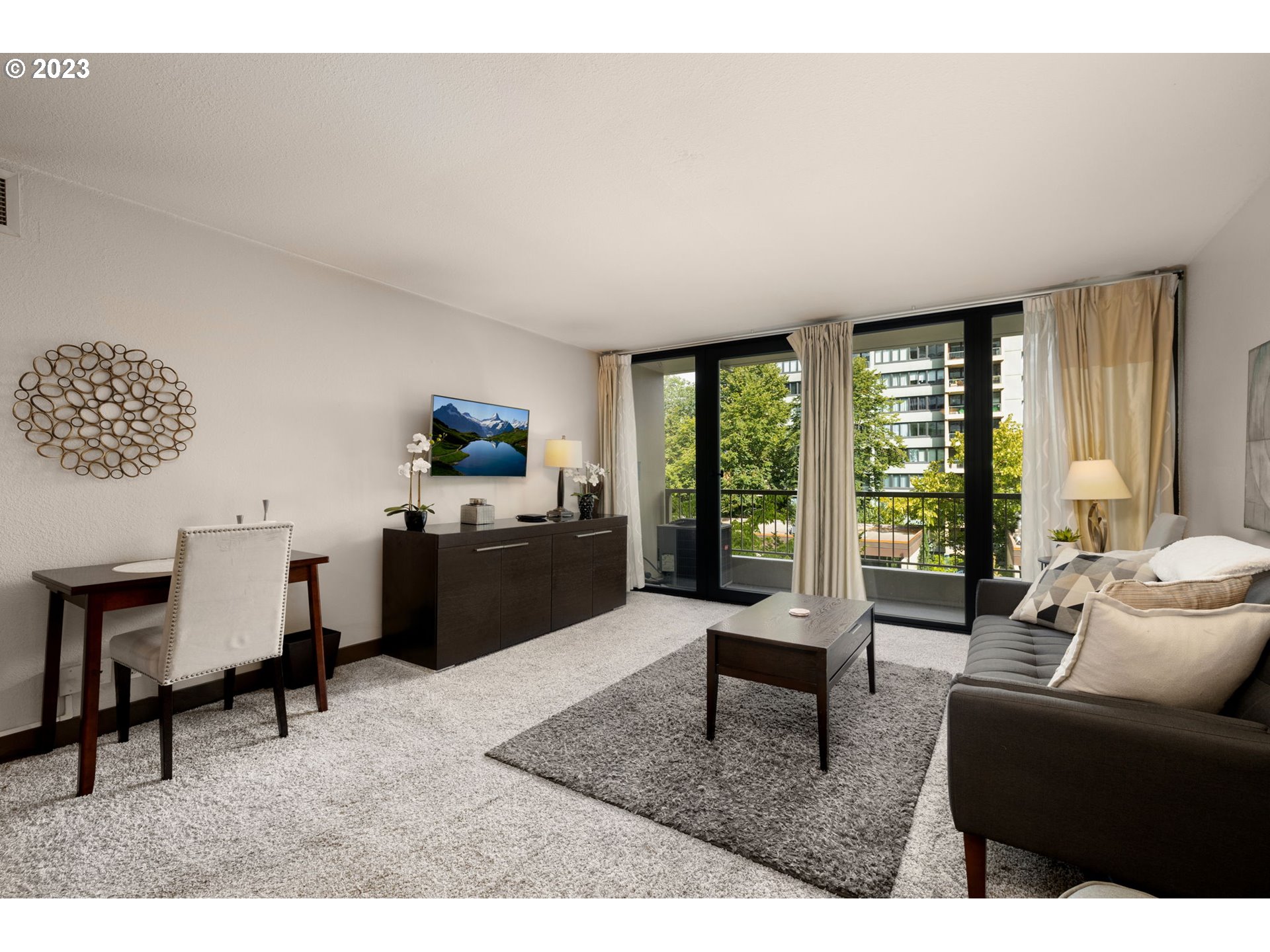 Photo #3: 23688493 Listing 