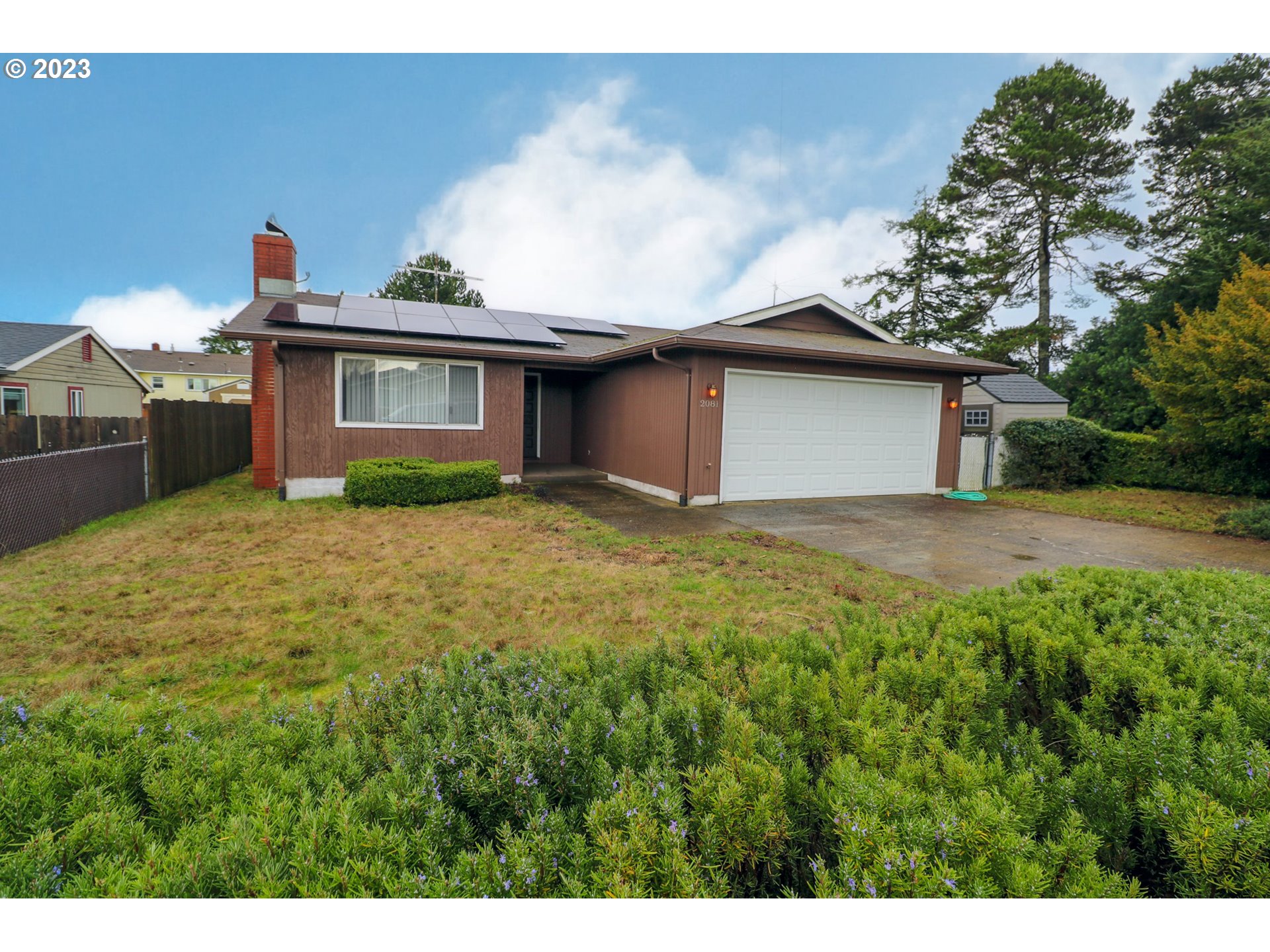 2081 GRANT, North Bend, OR 97459