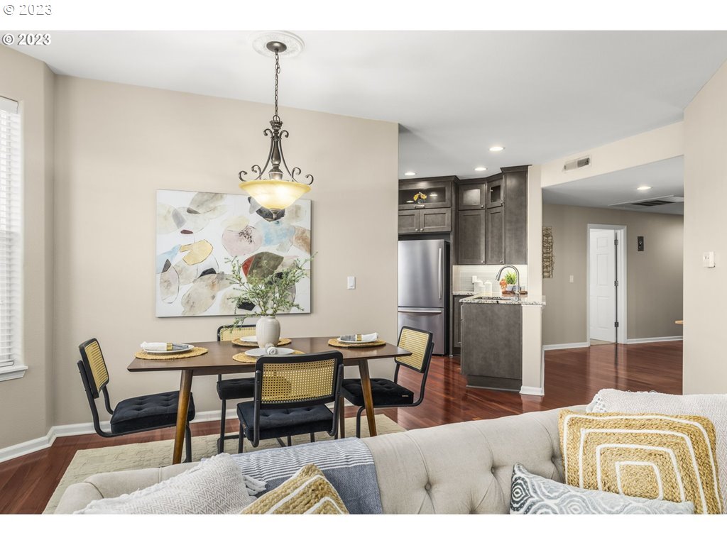 Photo #2: 23696145 Listing 
