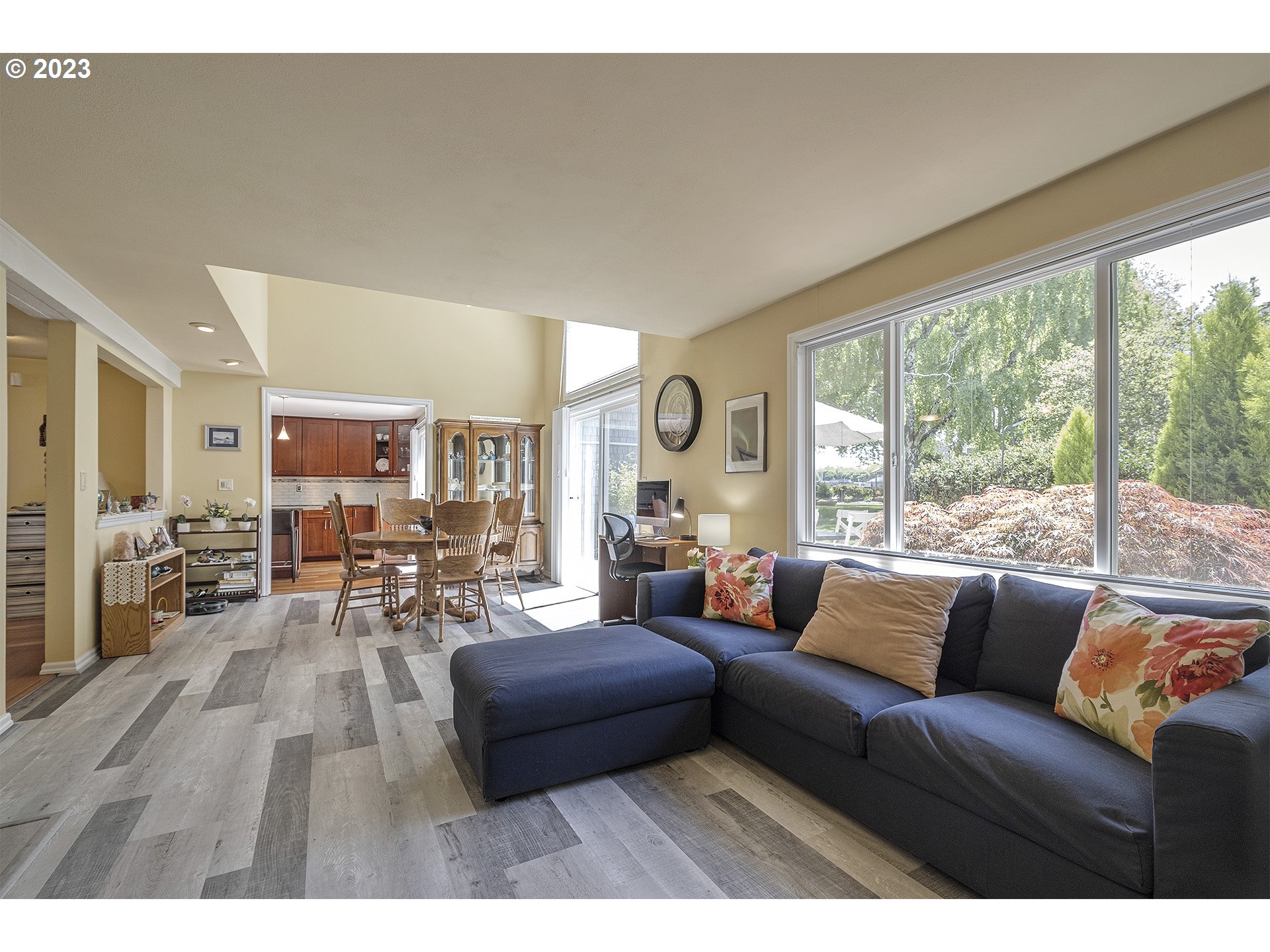 Photo #3: 23696415 Listing 