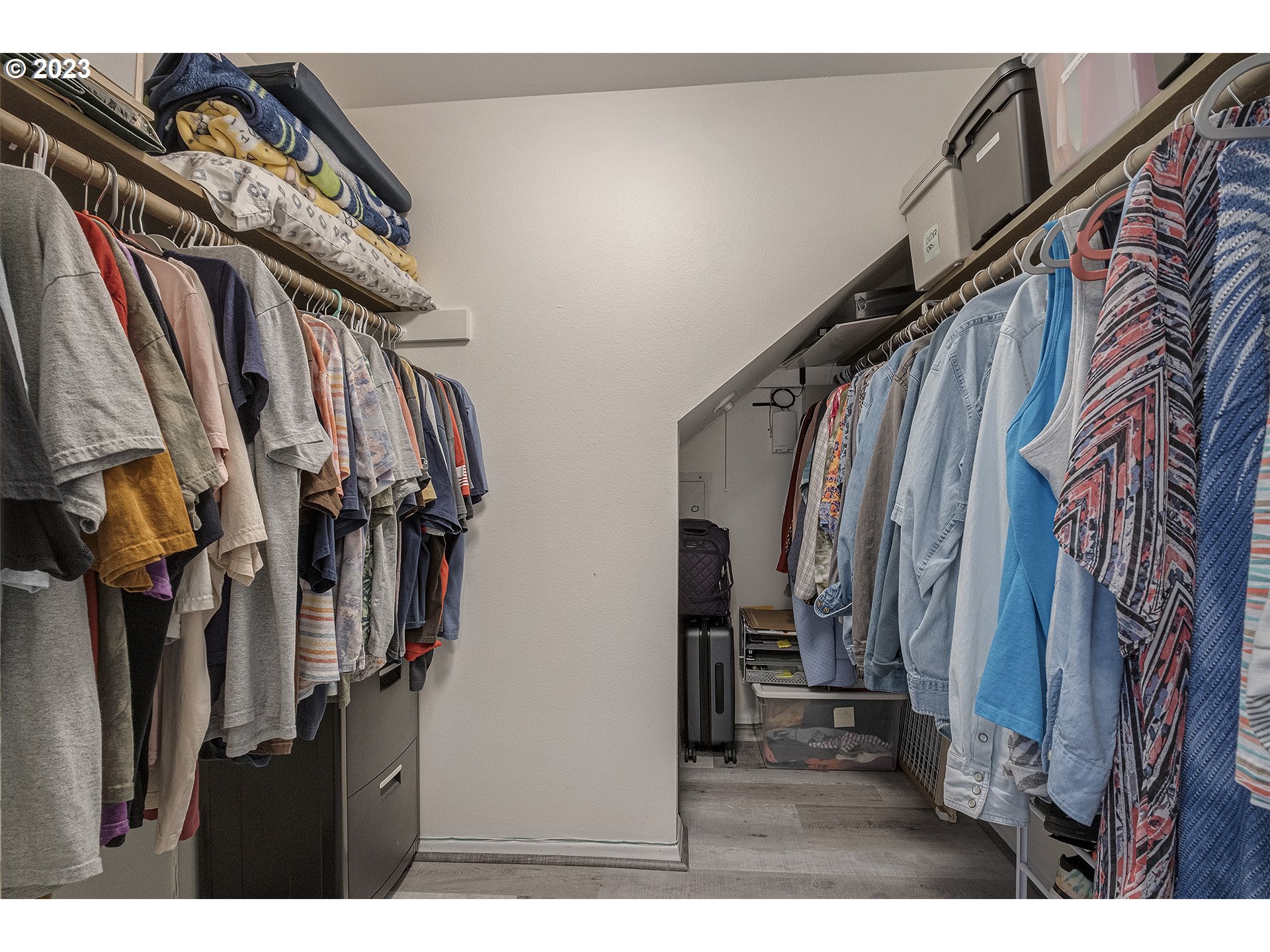 Photo #2: 23696415 Listing 