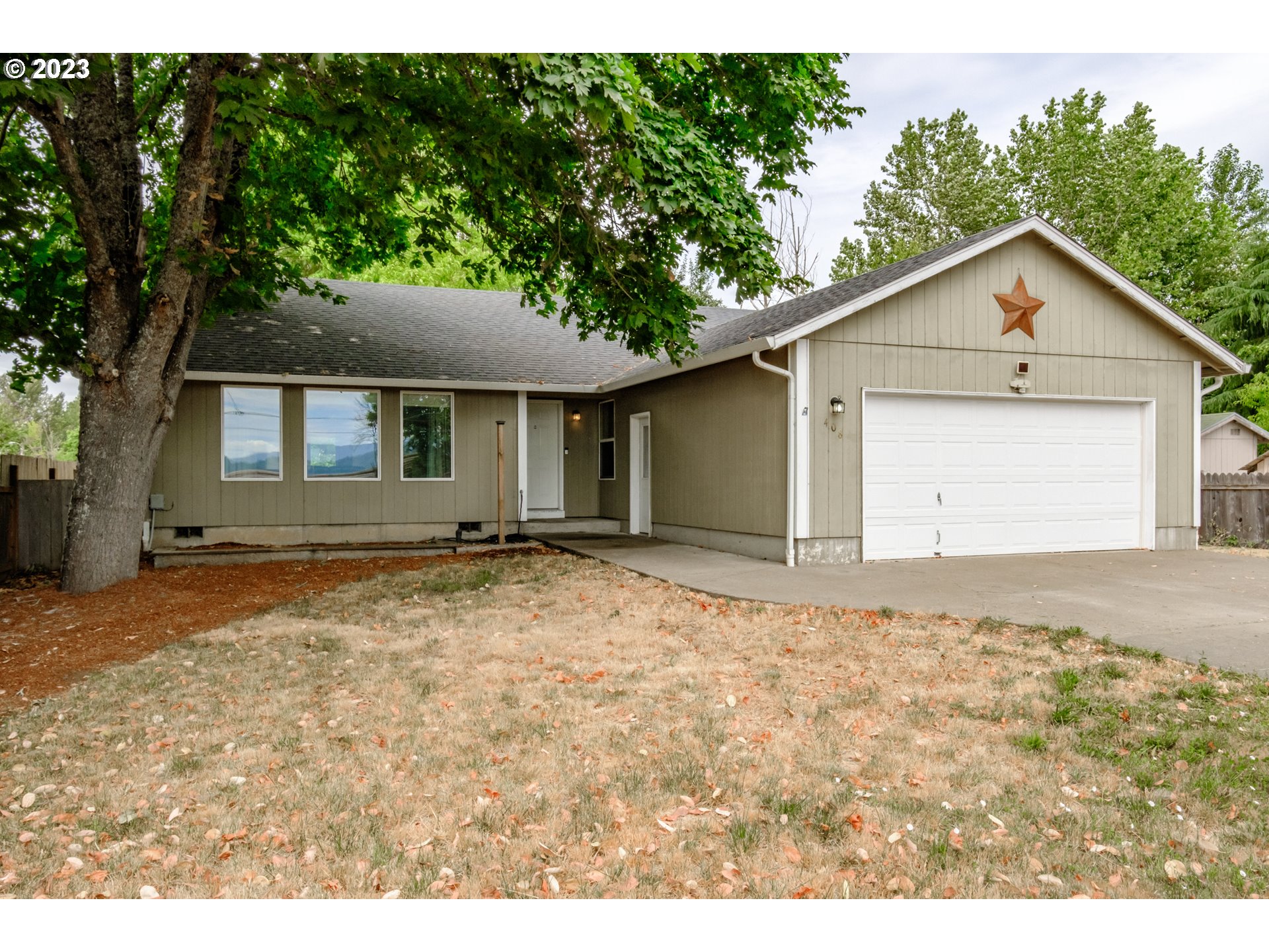 Style meets convenience in this spacious single-level ranch style home in Brownsville. Living minutes from I-5 and downtown, you'll love the easy access to amenities. The large deck is perfect for entertaining and the open floor plan with both a living and family room provide options. Relax in the evening in the large primary suite with a walk-in closet and bathroom. The front yard and fenced back yard provide lots of space for gardening and play. With vaulted ceilings and plenty of natural light, you'll feel at home right away. This house is move-in ready for you to start making new memories.