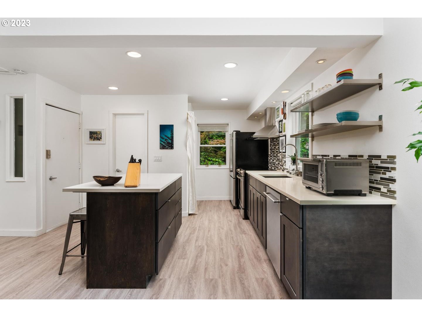 Photo #6: 23699919 Listing 