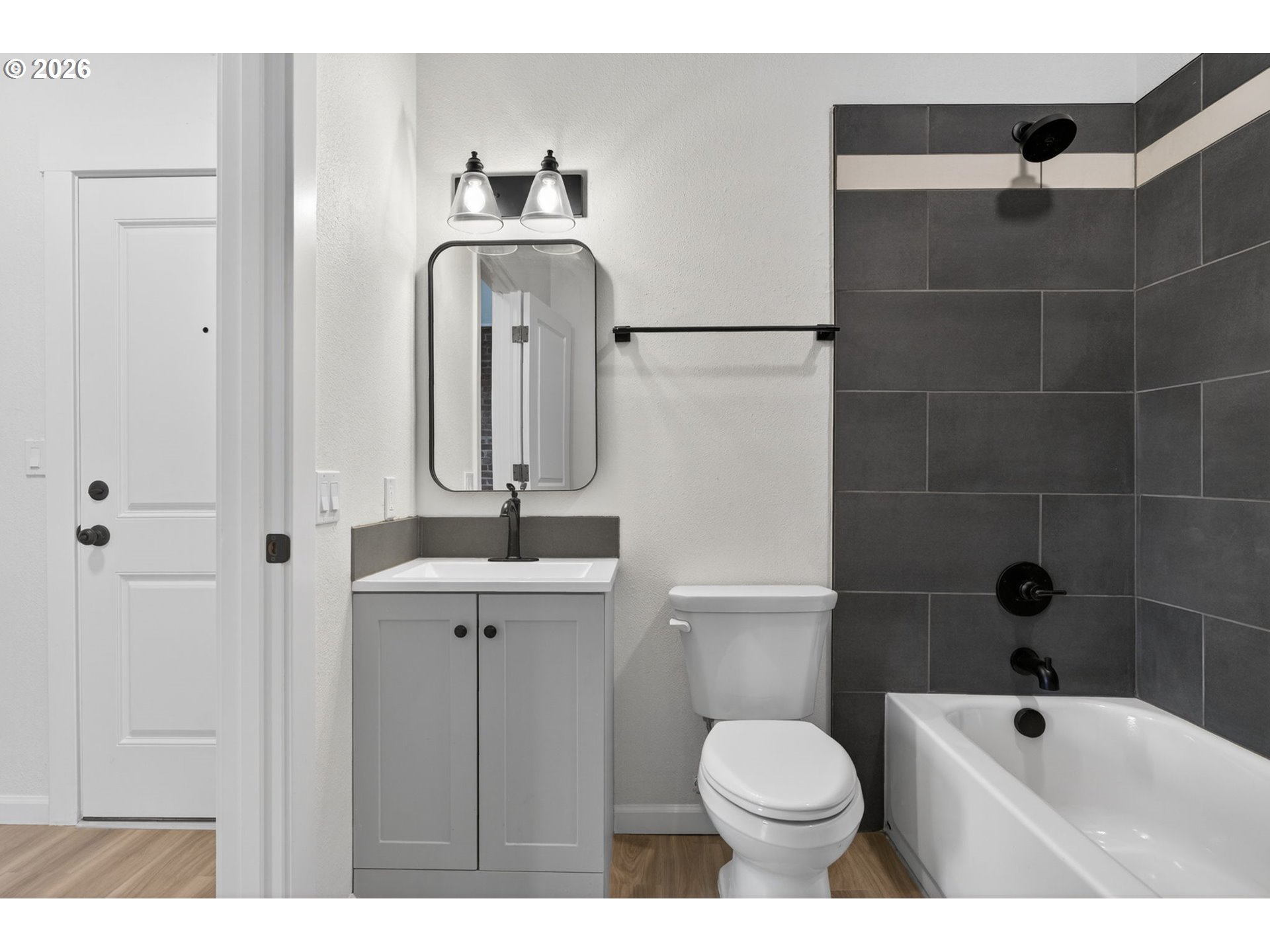 Photo #10: 237446116 Listing: Photo #10