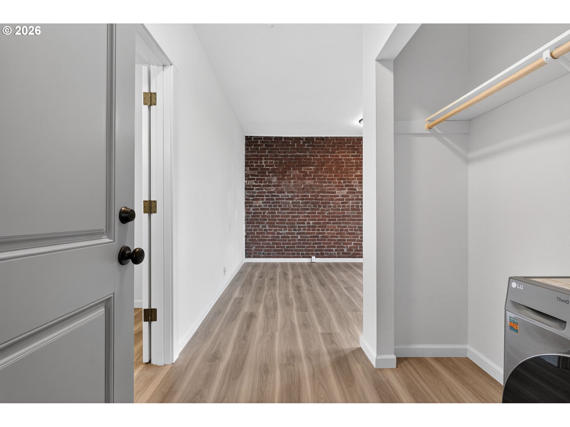 Photo #5: 237446116 Listing: Photo #5