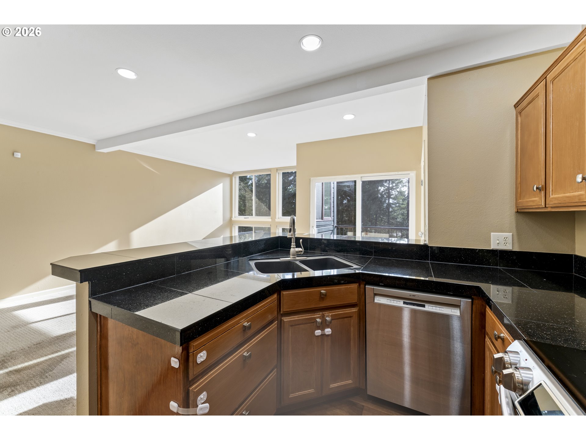 Photo #5: 237950272 Listing: Photo #5