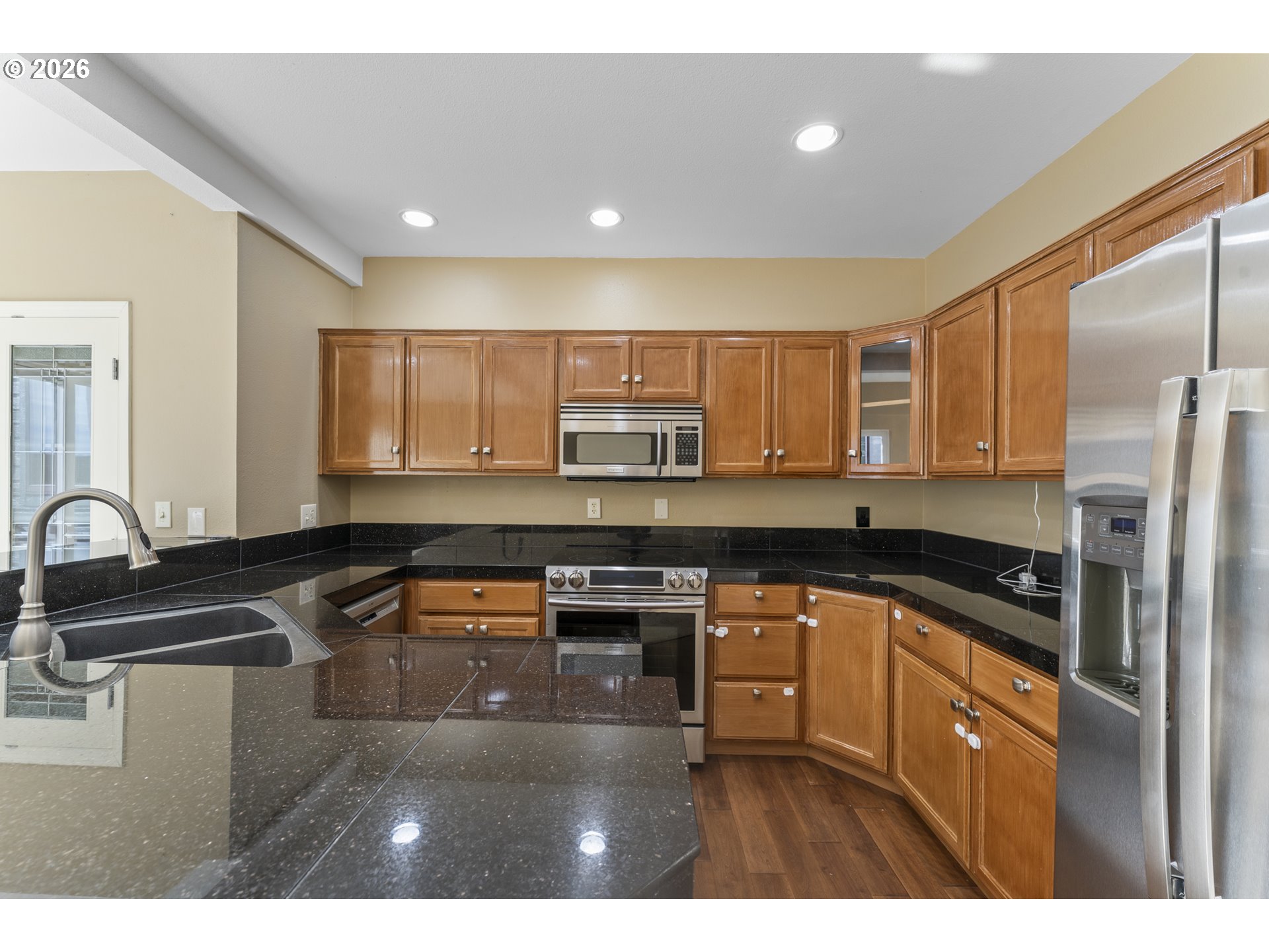 Photo #4: 237950272 Listing: Photo #4