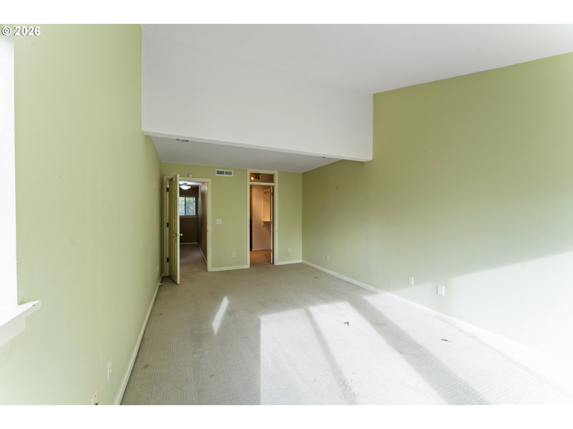 Photo #8: 237950272 Listing: Photo #8