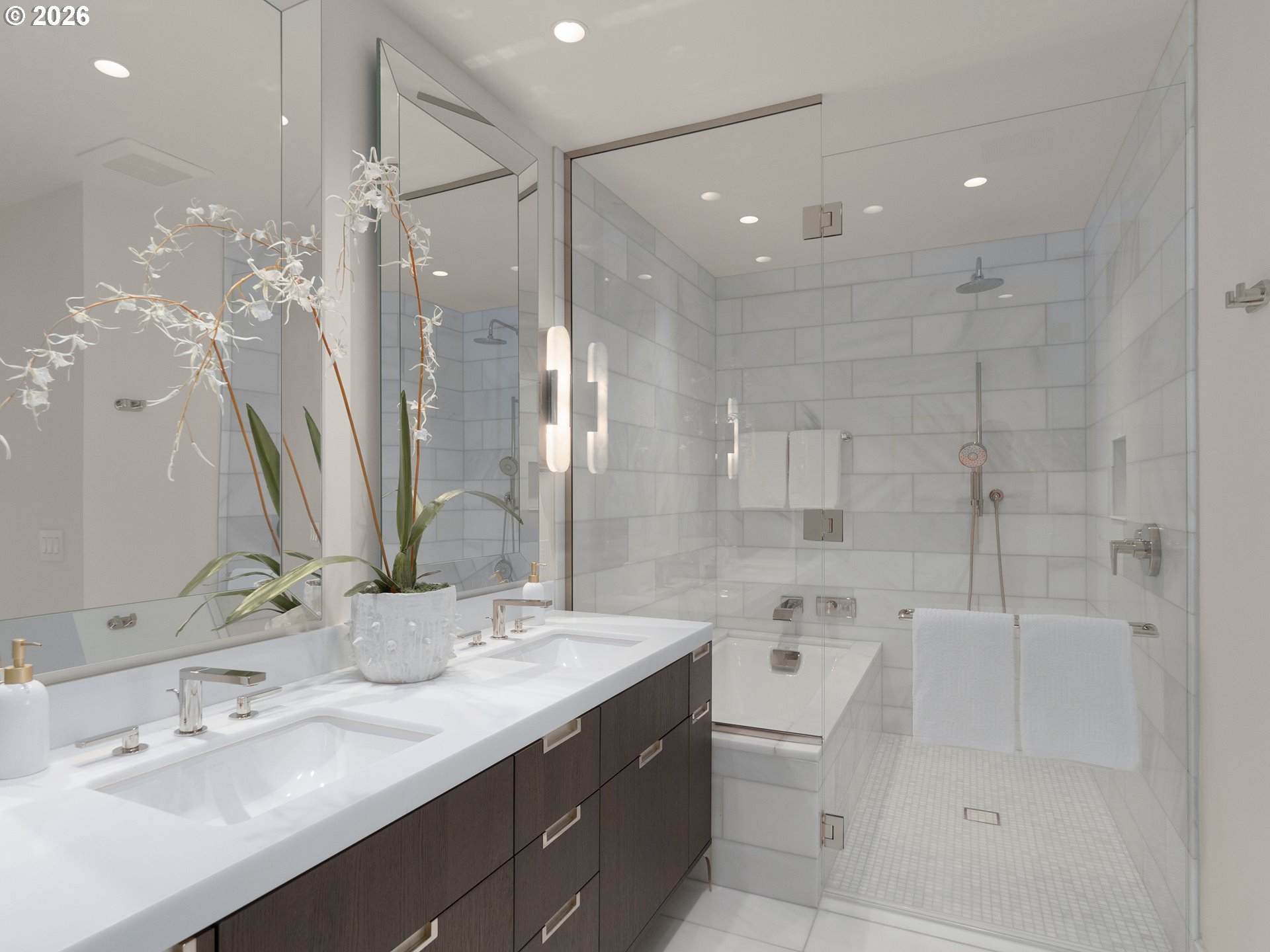 Photo #3: 238065647 Listing: Photo #3