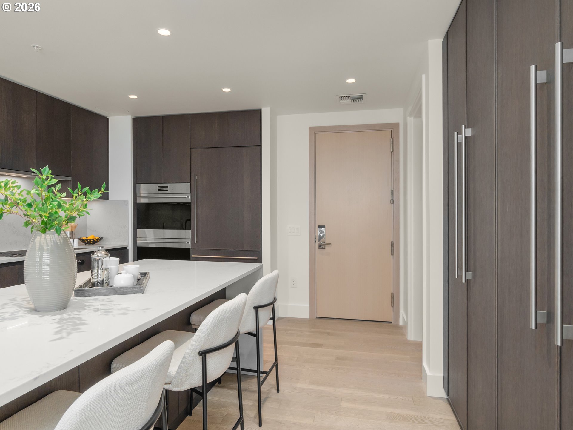 Photo #5: 238065647 Listing: Photo #5