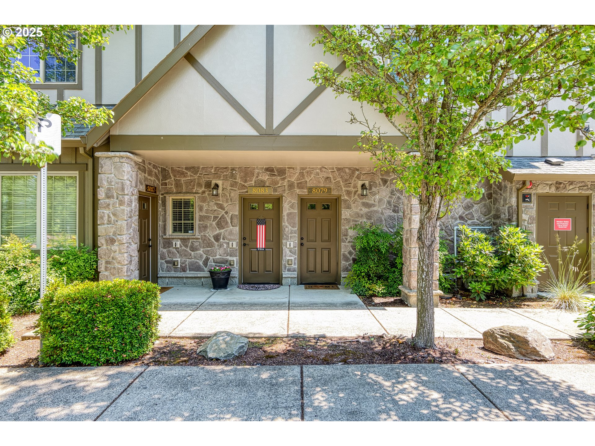 Photo #3: 238347625 Listing 