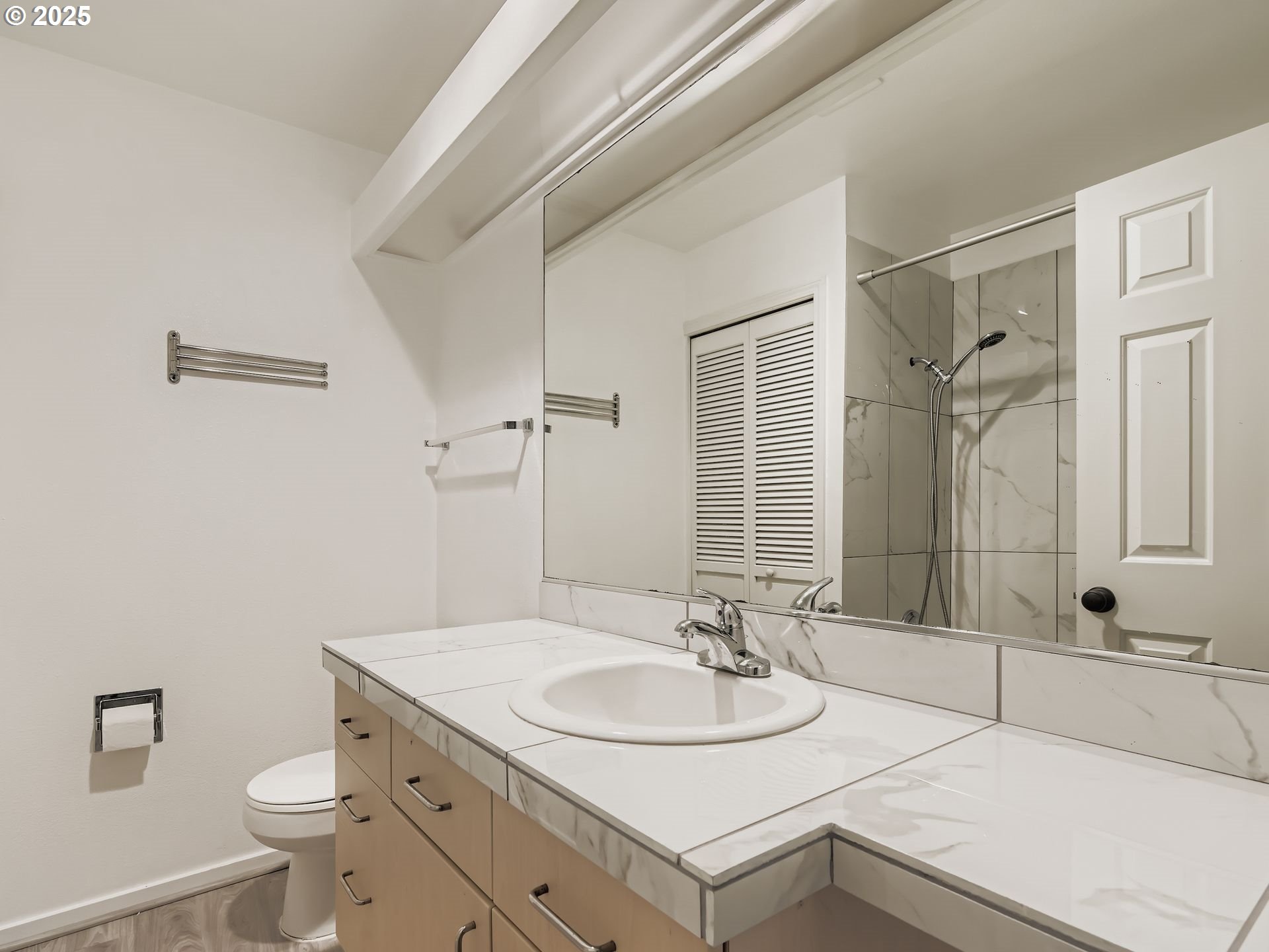 Photo #11: 238679660 Listing: Photo #11