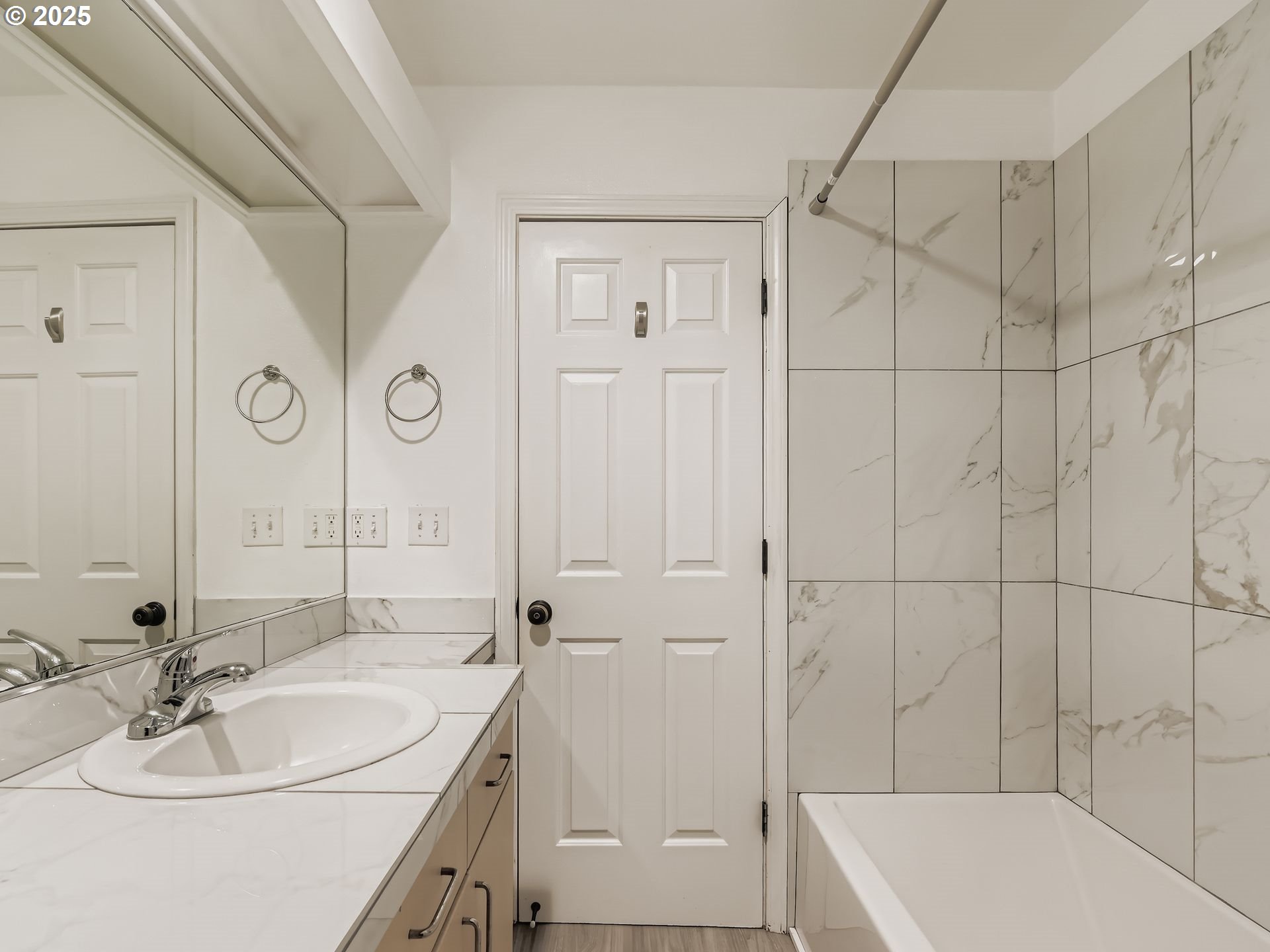 Photo #12: 238679660 Listing: Photo #12