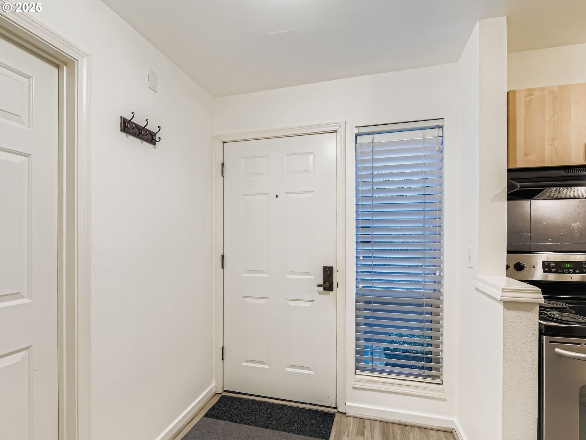 Photo #4: 238679660 Listing 