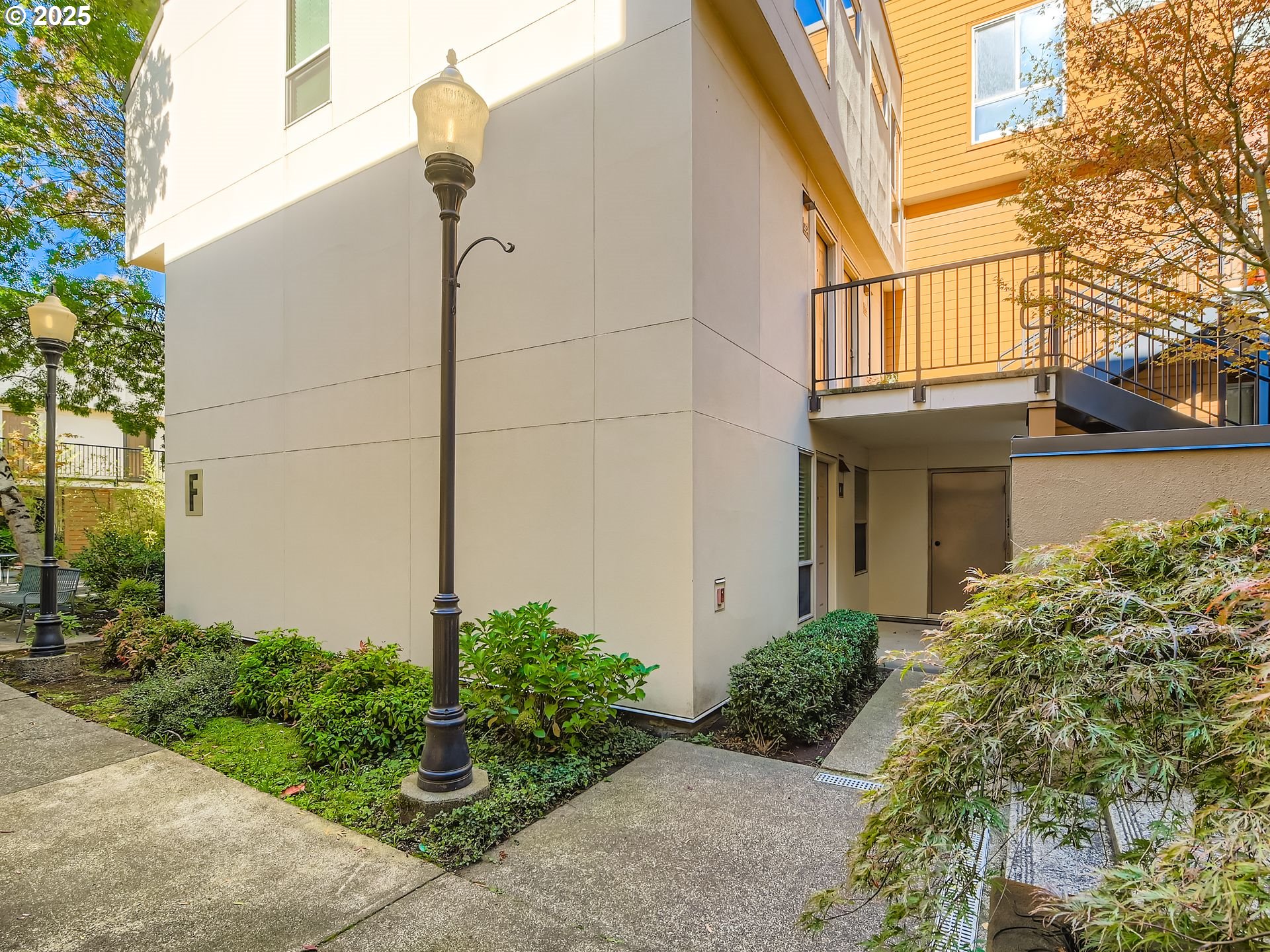 Photo #2: 238679660 Listing 