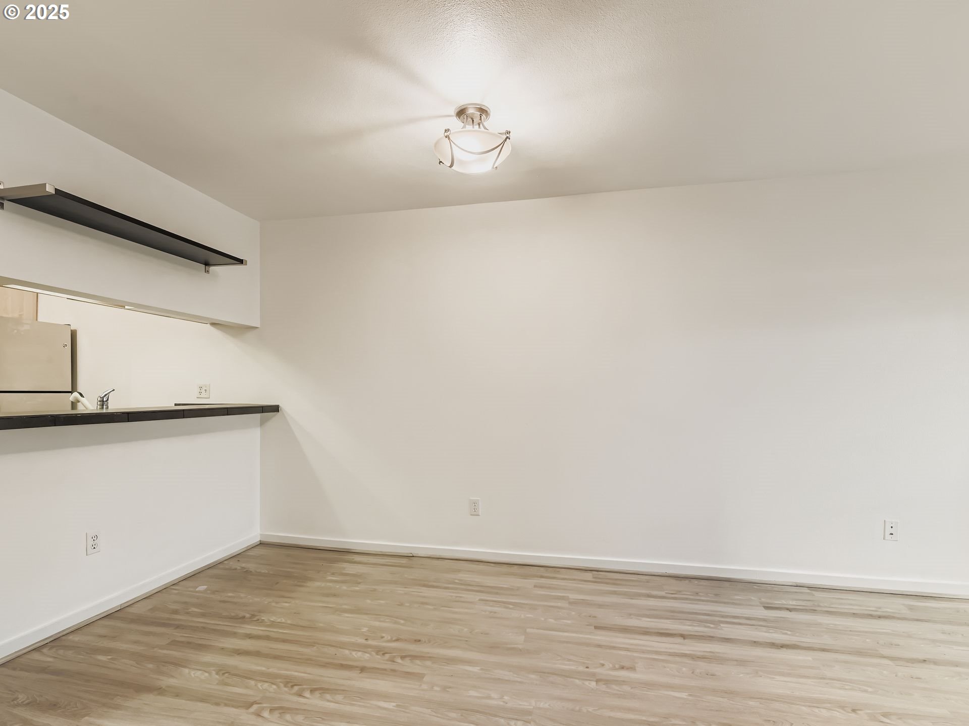 Photo #6: 238679660 Listing 