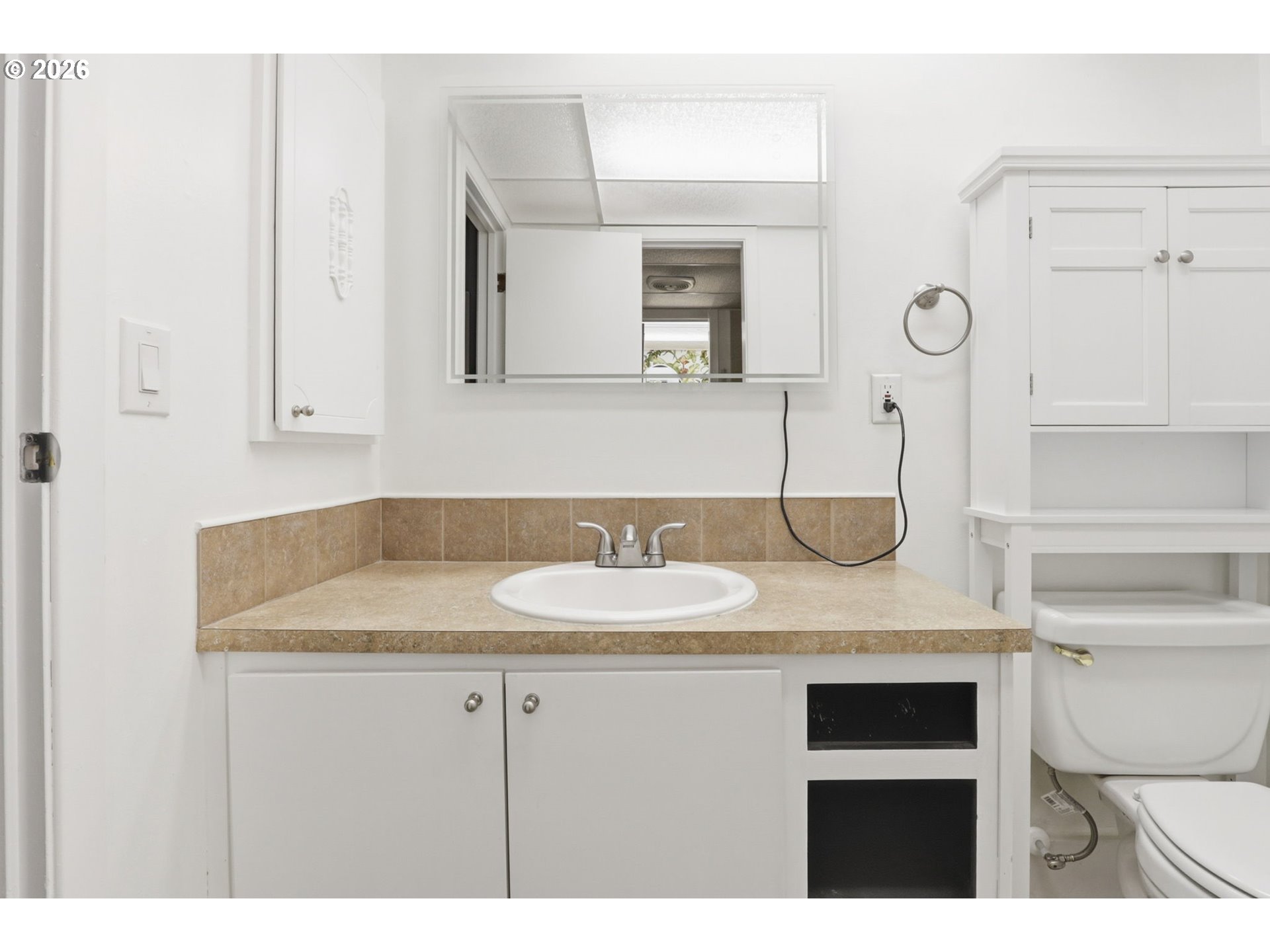 Photo #9: 238746118 Listing: Photo #9