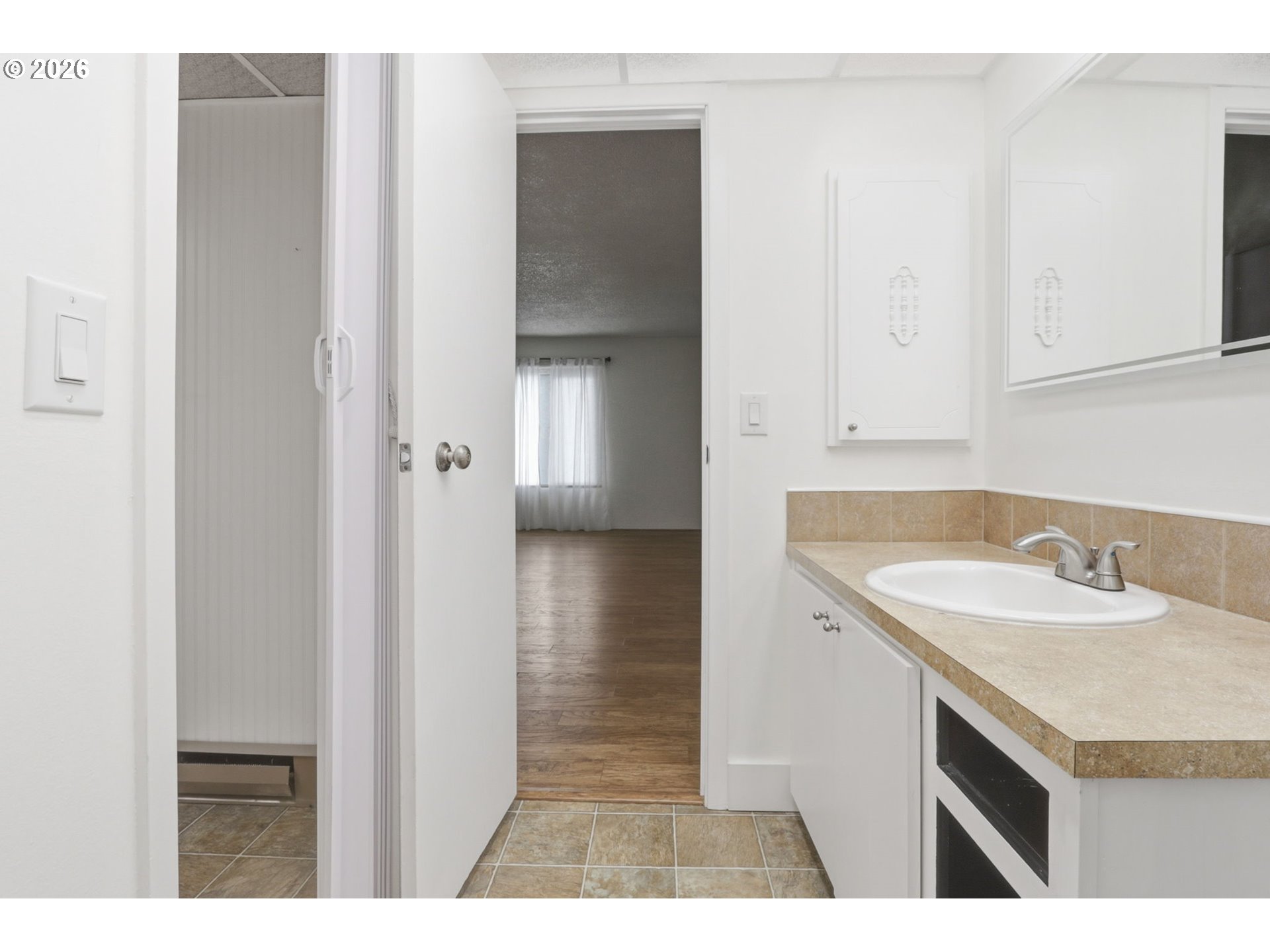 Photo #10: 238746118 Listing: Photo #10