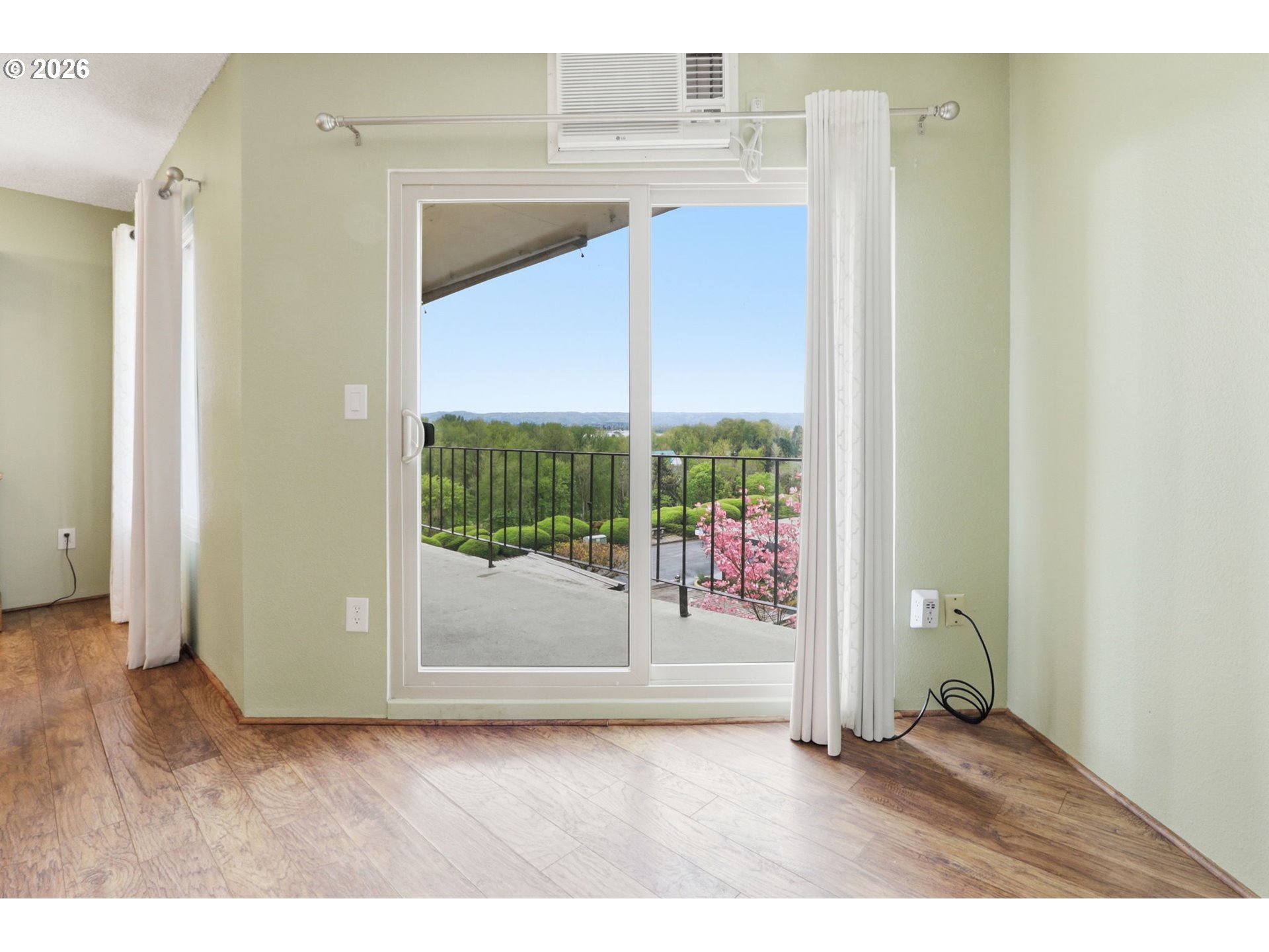 Photo #13: 238746118 Listing: Photo #13