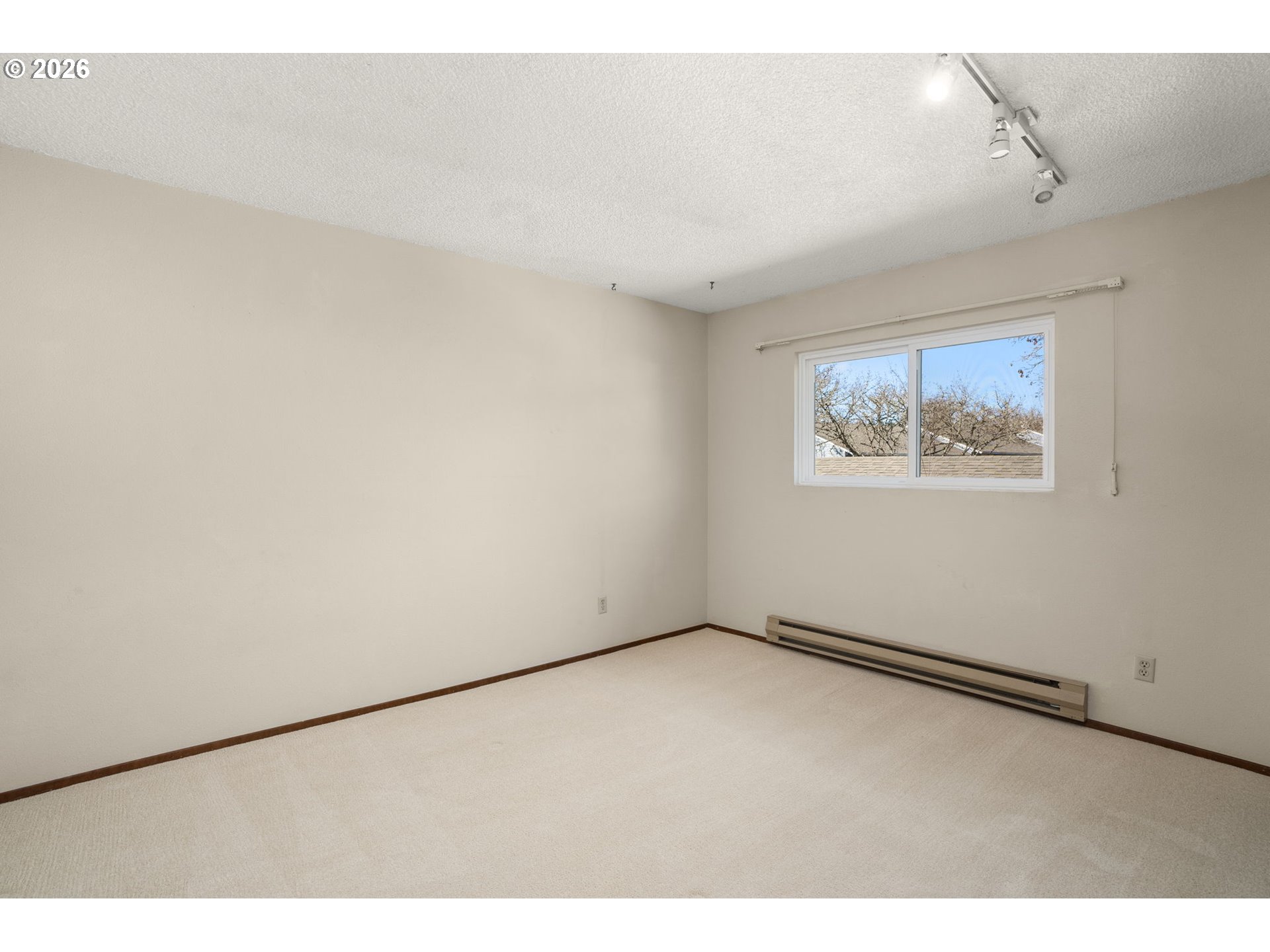 Photo #13: 239149173 Listing: Photo #13