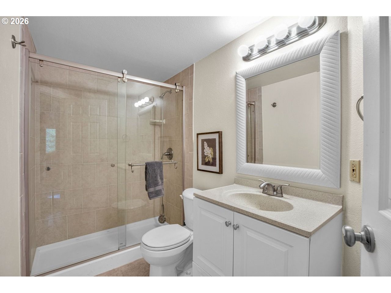 Photo #4: 239569874 Listing: Photo #4