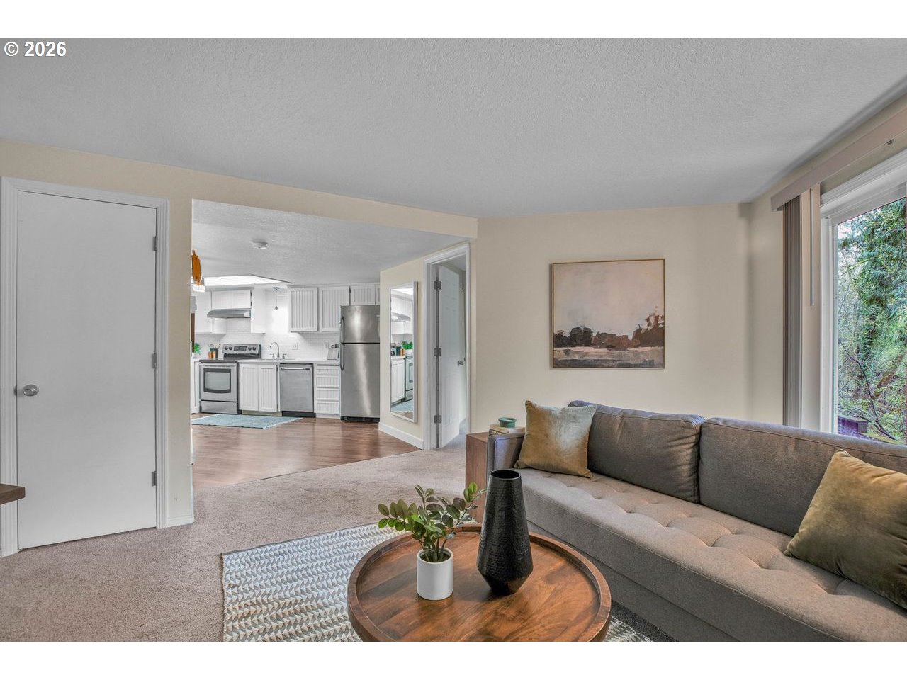 Photo #6: 239569874 Listing: Photo #6