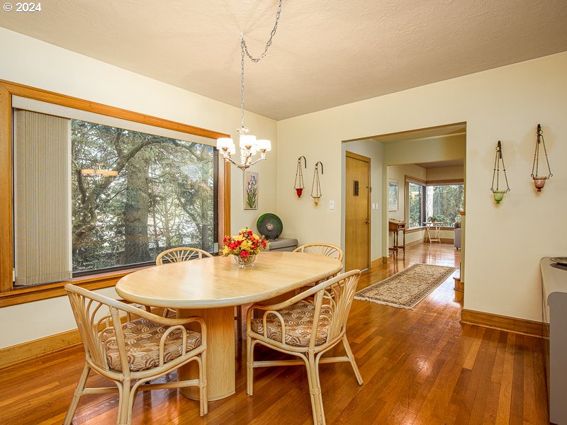 Photo #5: 24000926 Listing 