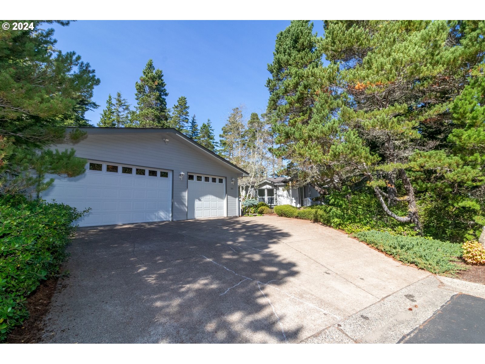 Photo of 920 ISLAND DR Florence OR 97439