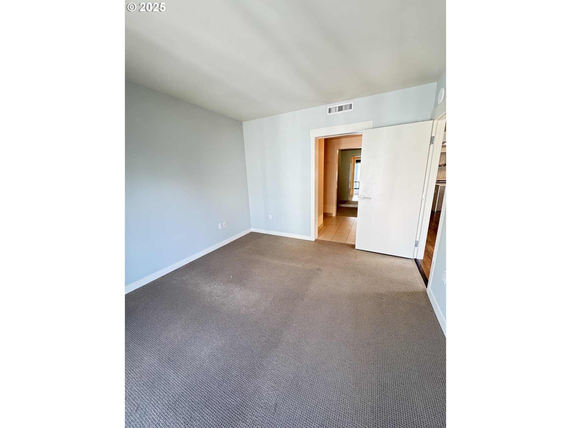 Photo #5: 24006669 Listing 