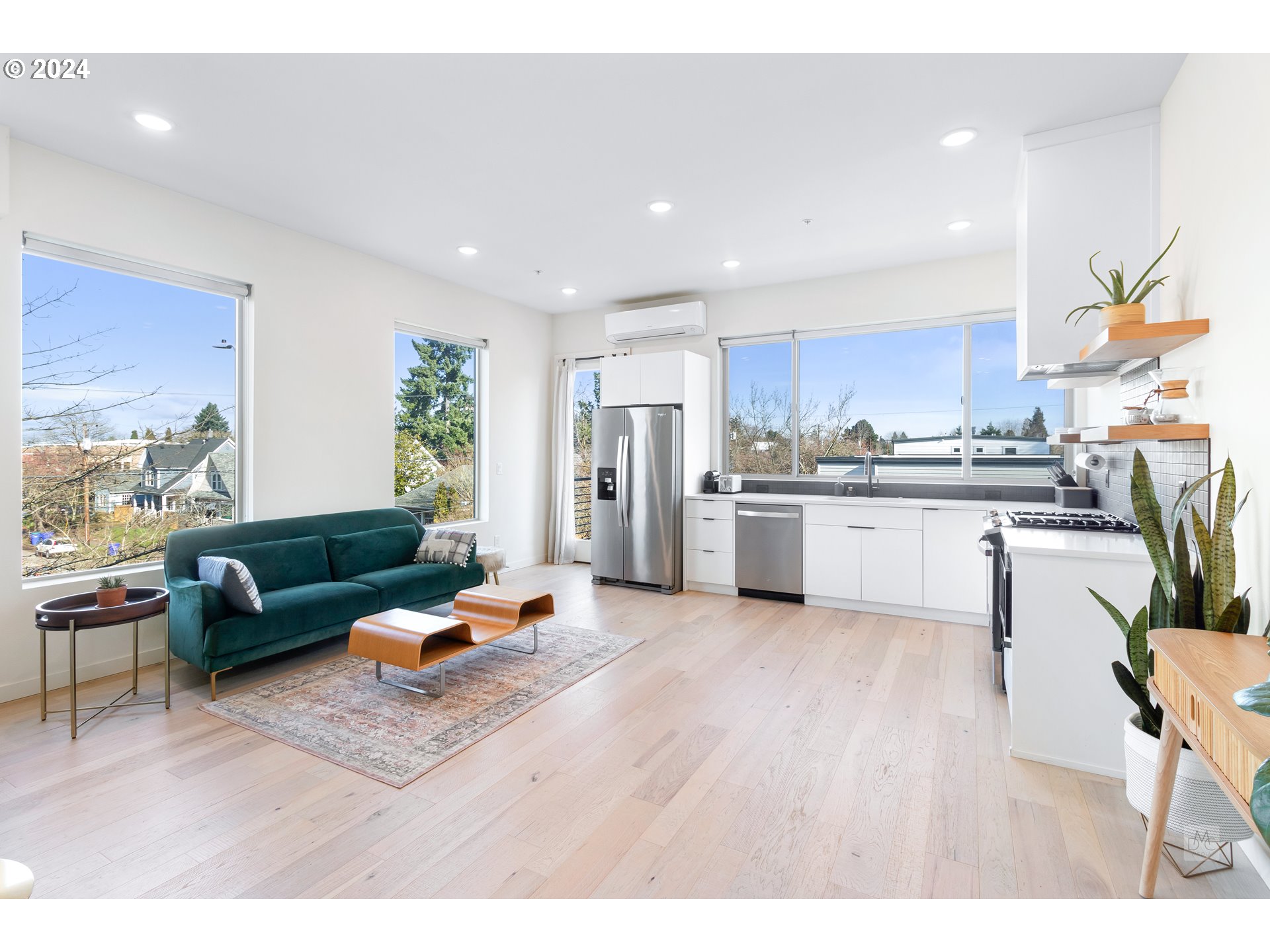 Photo #6: 24008970 Listing 