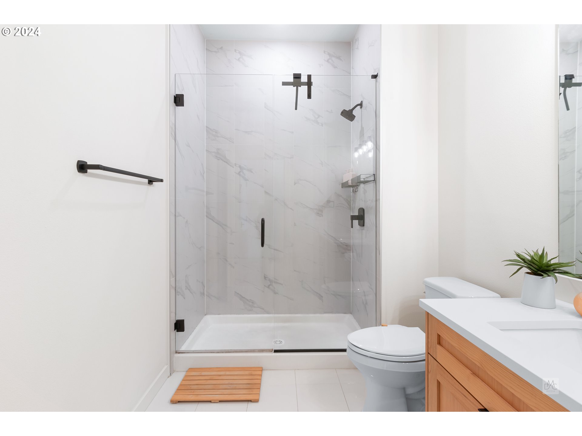 Photo #4: 24008970 Listing 