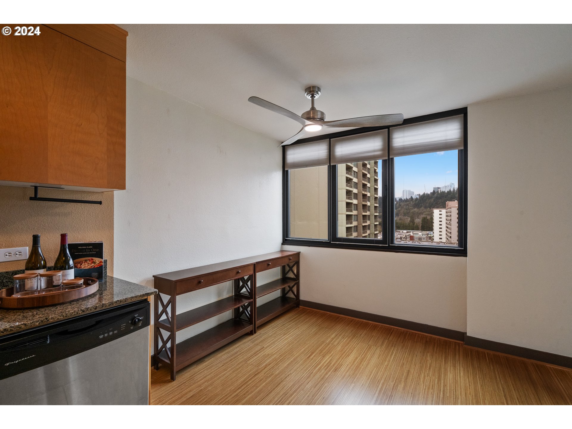 Photo #6: 24008979 Listing 