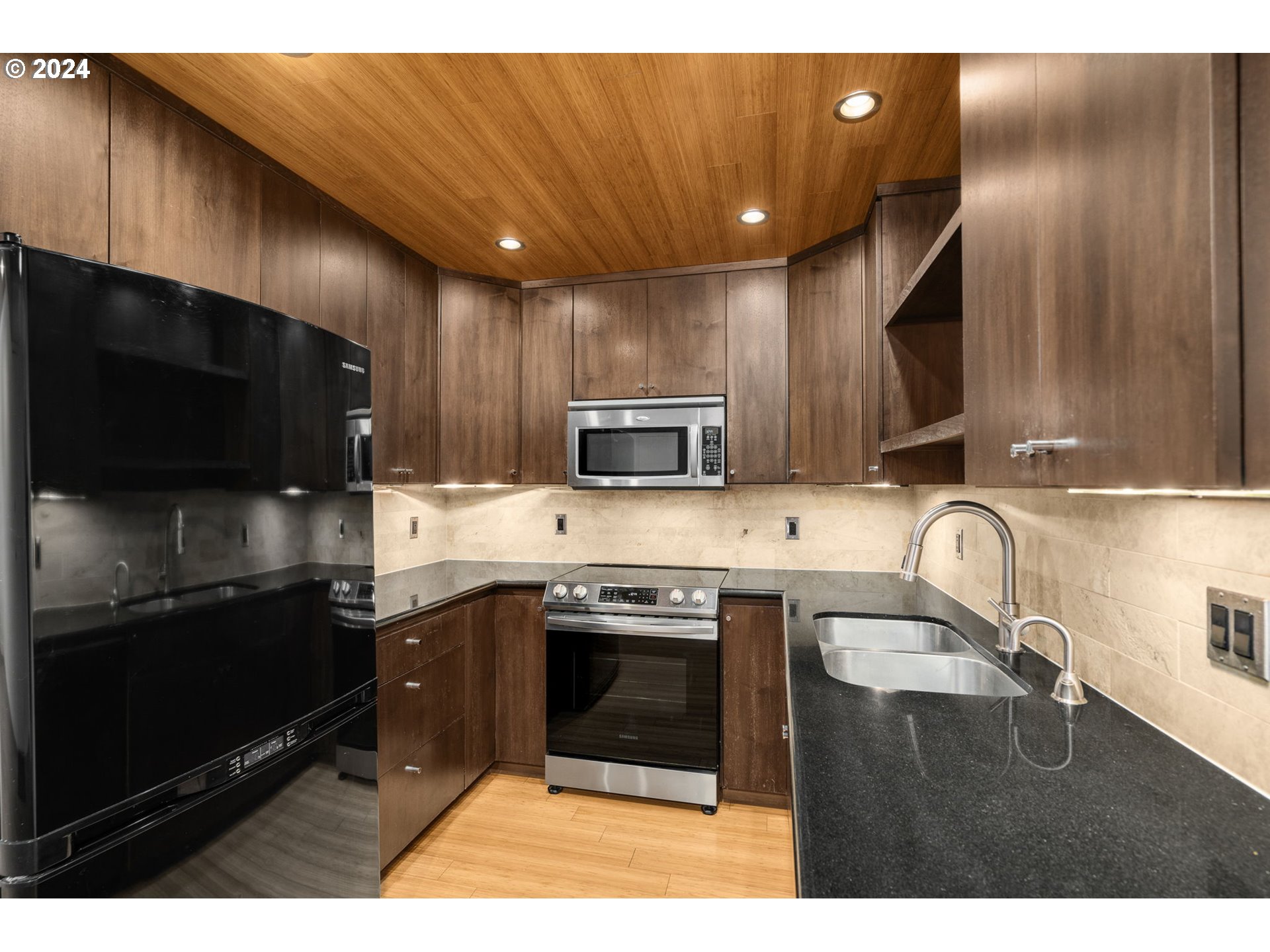 Photo #4: 24016507 Listing 
