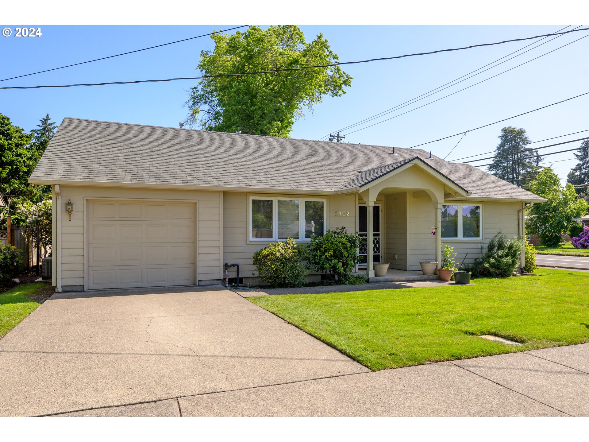 This lovely tandem home offers low-maintenance living with a one-level floor plan and easy-care landscape. Enjoy the cozy gas fireplace, large dining room, Vaulted ceilings, nice kitchen with skylights, ample counter and cabinet space, plus stainless steel appliances. The primary bedroom features a walk-in shower and walk-in closet. Convenient location near schools and easy access to shopping/restaurants on Coburg Rd, Green Acres & popular Oakway Center. This home has been well-cared with an approx. 1 year old Air Conditioner. A must See!!!