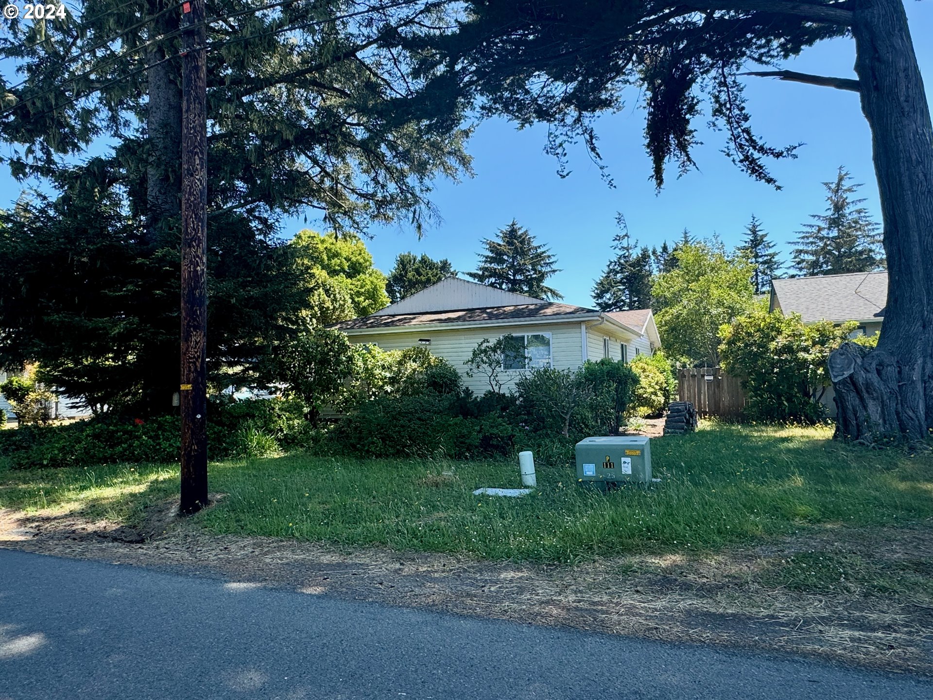 Photo of 1078 3RD ST Bandon OR 97411