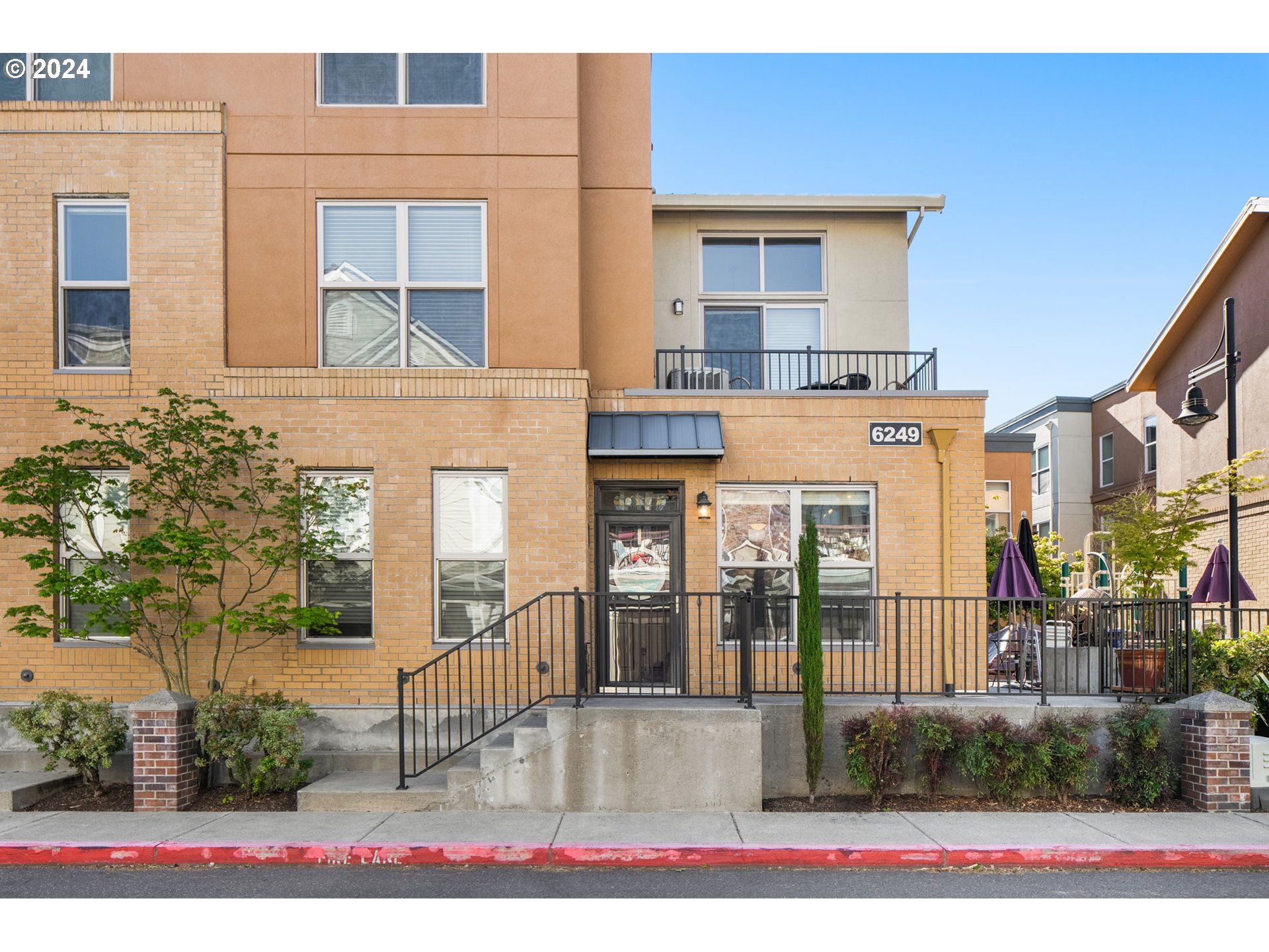 Photo #2: 24028767 Listing 