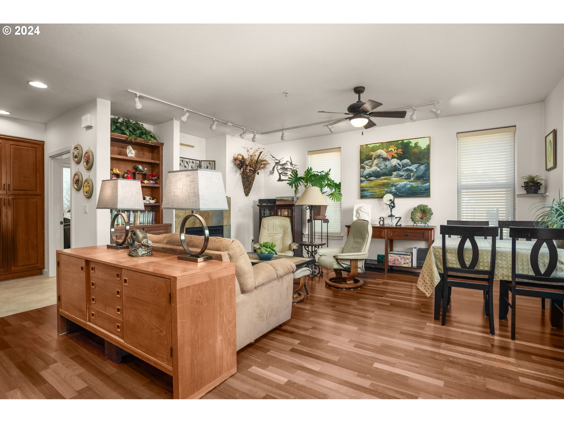 Photo #4: 24028767 Listing 