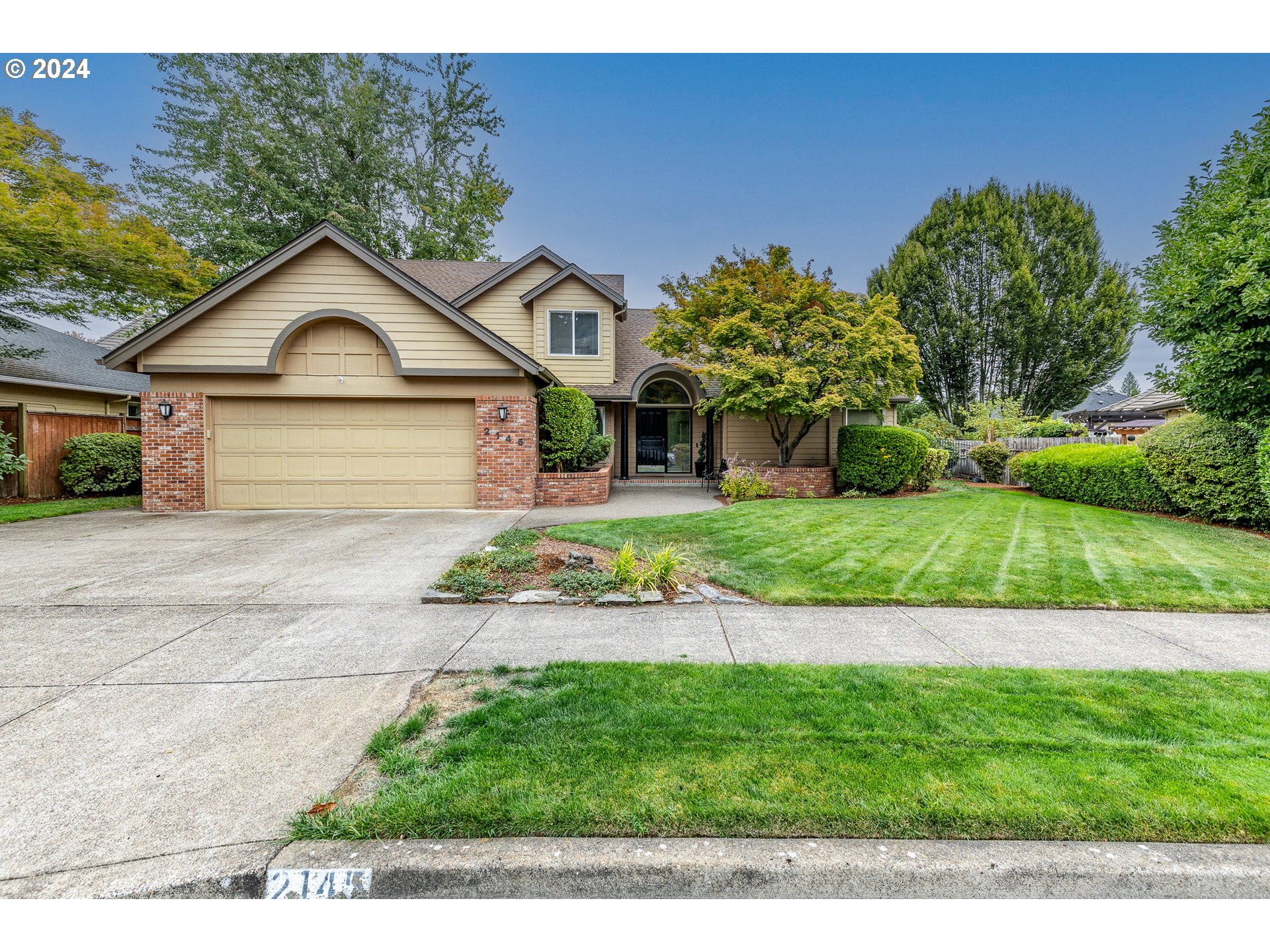 Photo of 2145 RIDGEWAY DR Eugene OR 97401