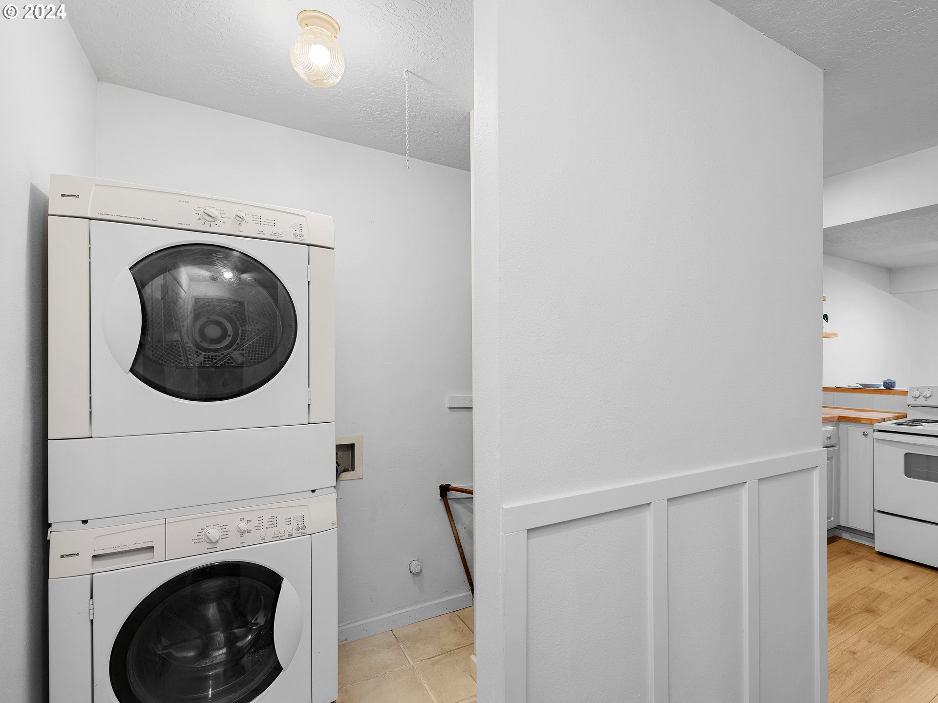 Photo #2: 24031761 Listing 