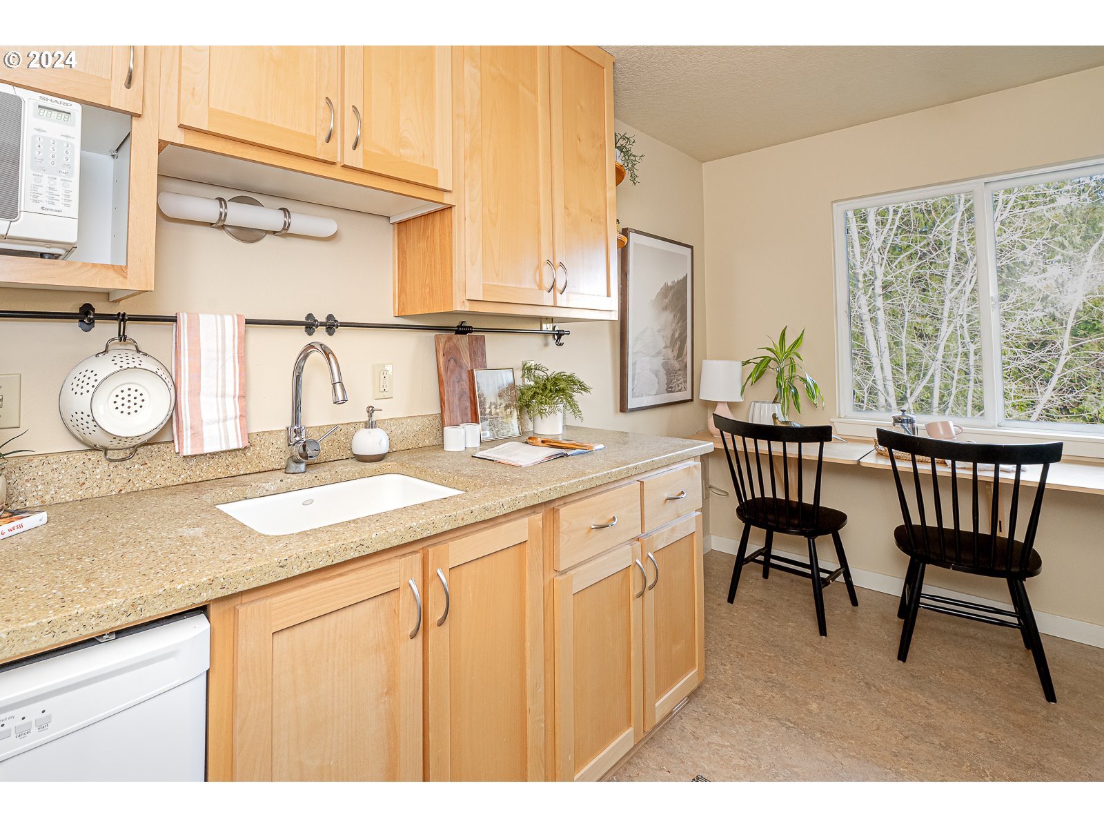 Photo #3: 24032961 Listing 