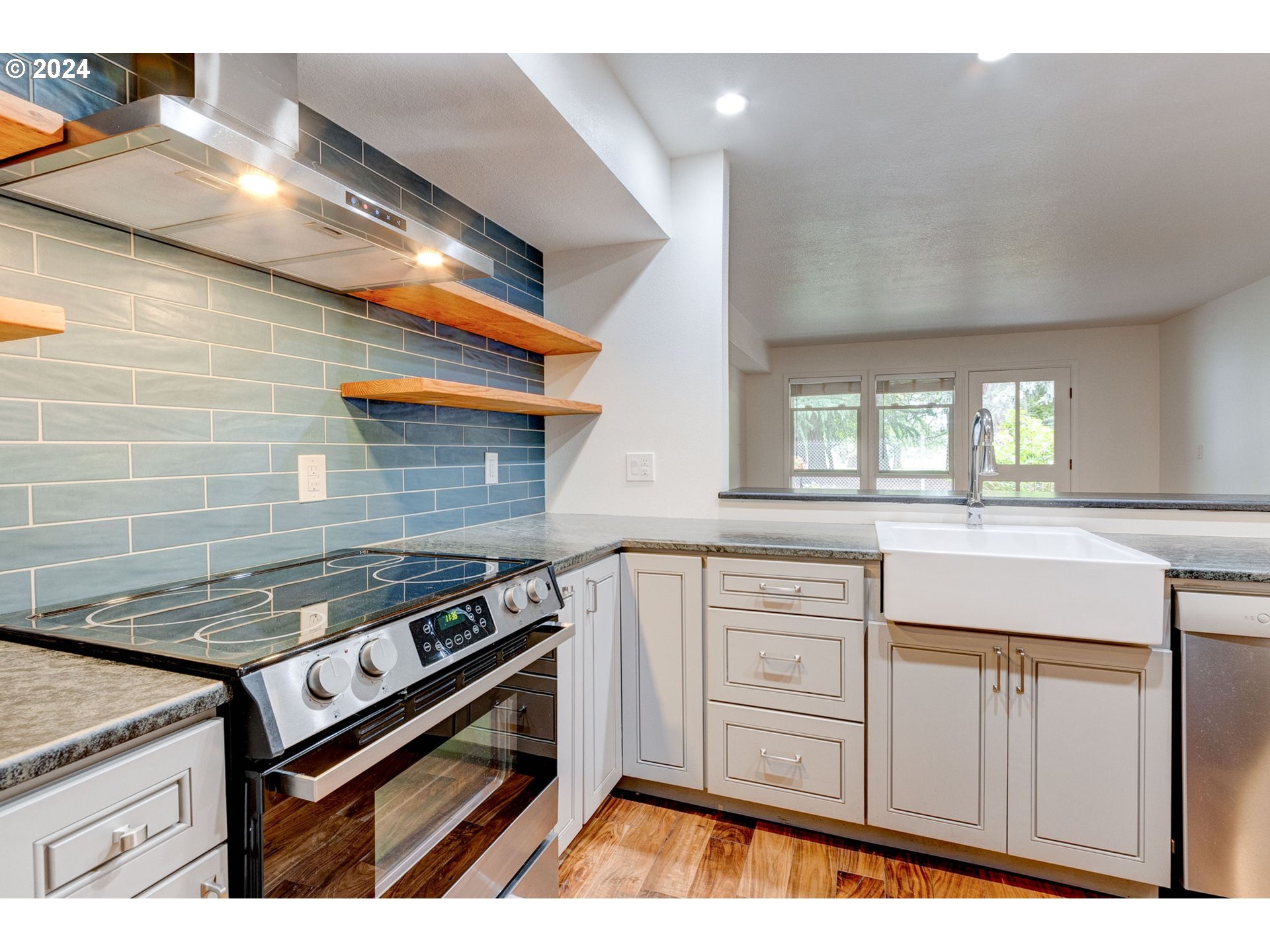 Photo #5: 24037122 Listing 
