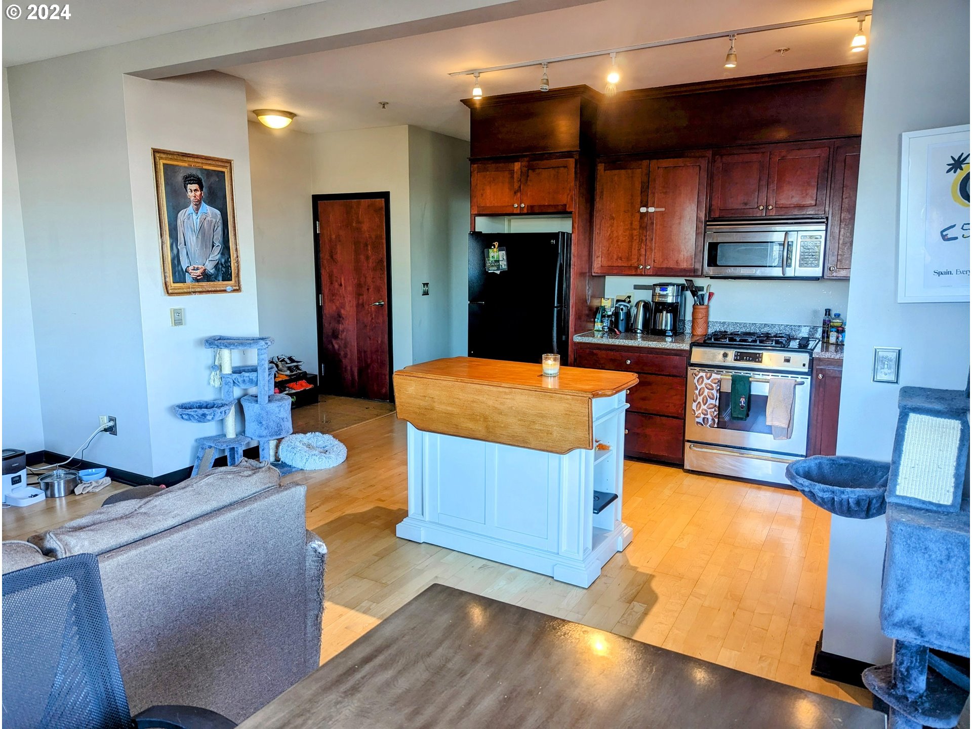 Photo #3: 24038643 Listing 