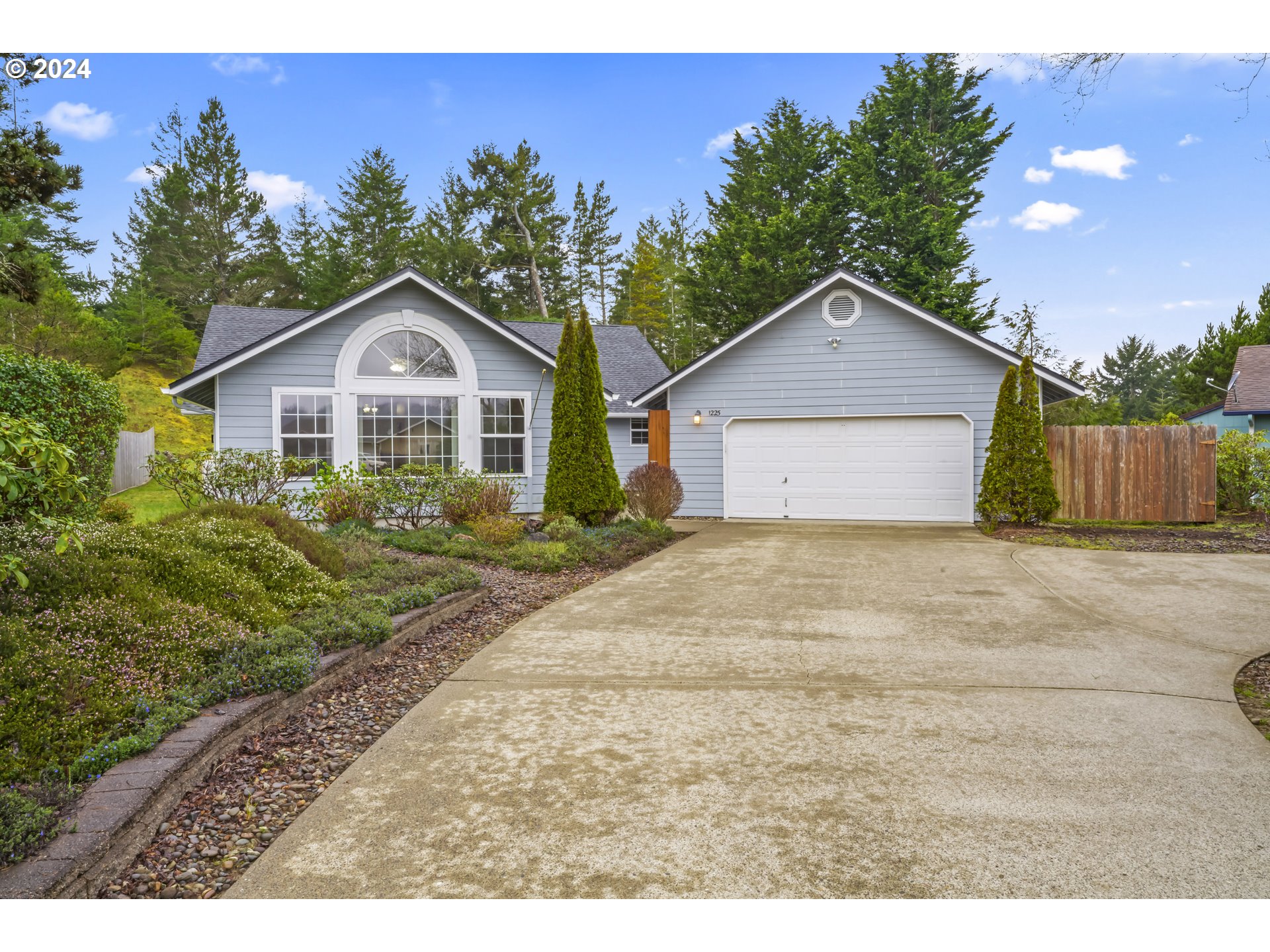 1225 WILLOW CT, Florence, OR 