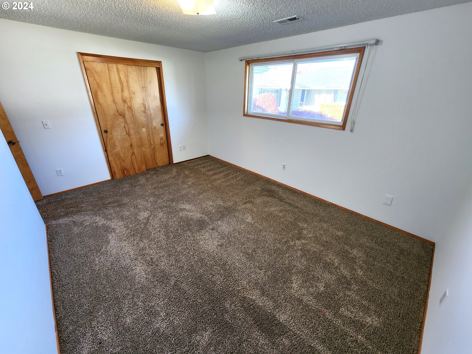 Photo #14: 24042964 Listing 