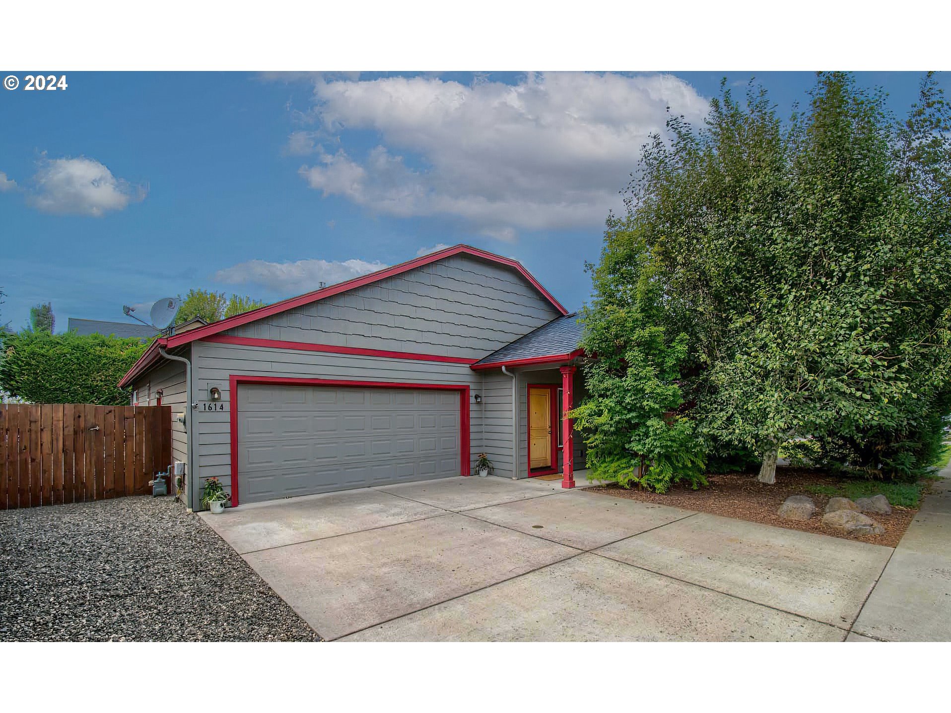 Photo of 1614 3rd ST Hood River OR 97031