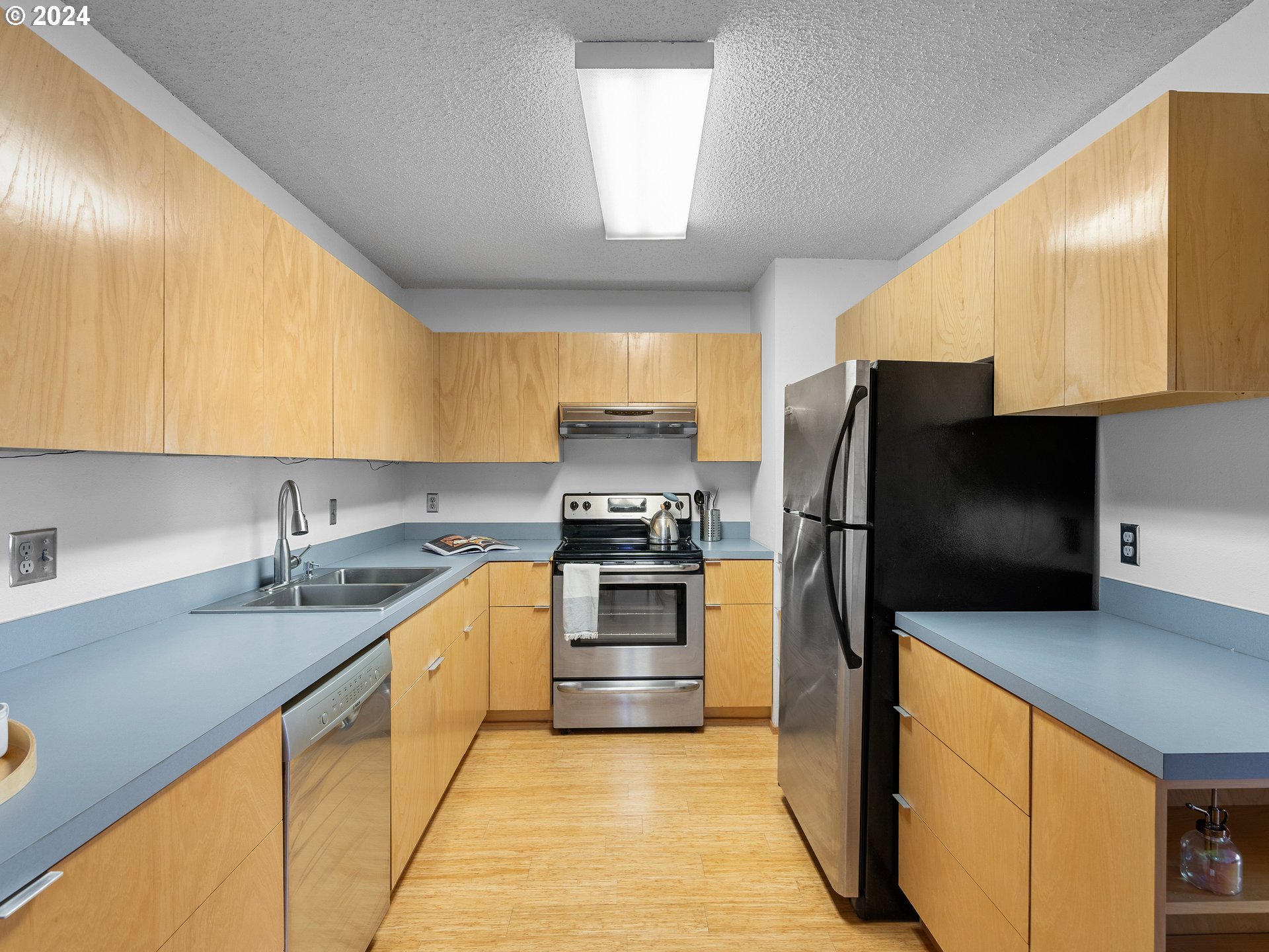 Photo #3: 24046024 Listing 