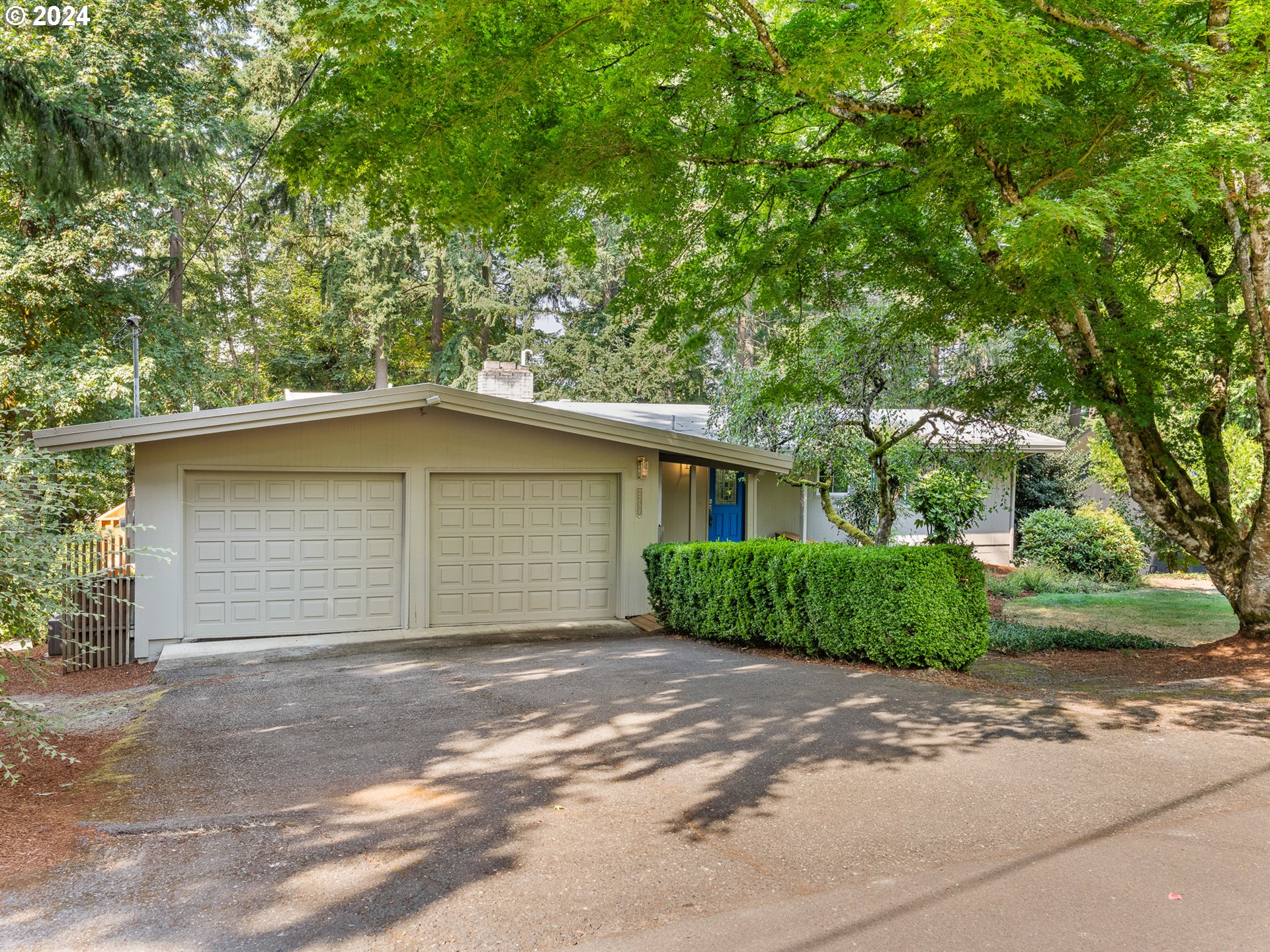 Photo of 2251 FERNWOOD CIR Lake Oswego OR 97034