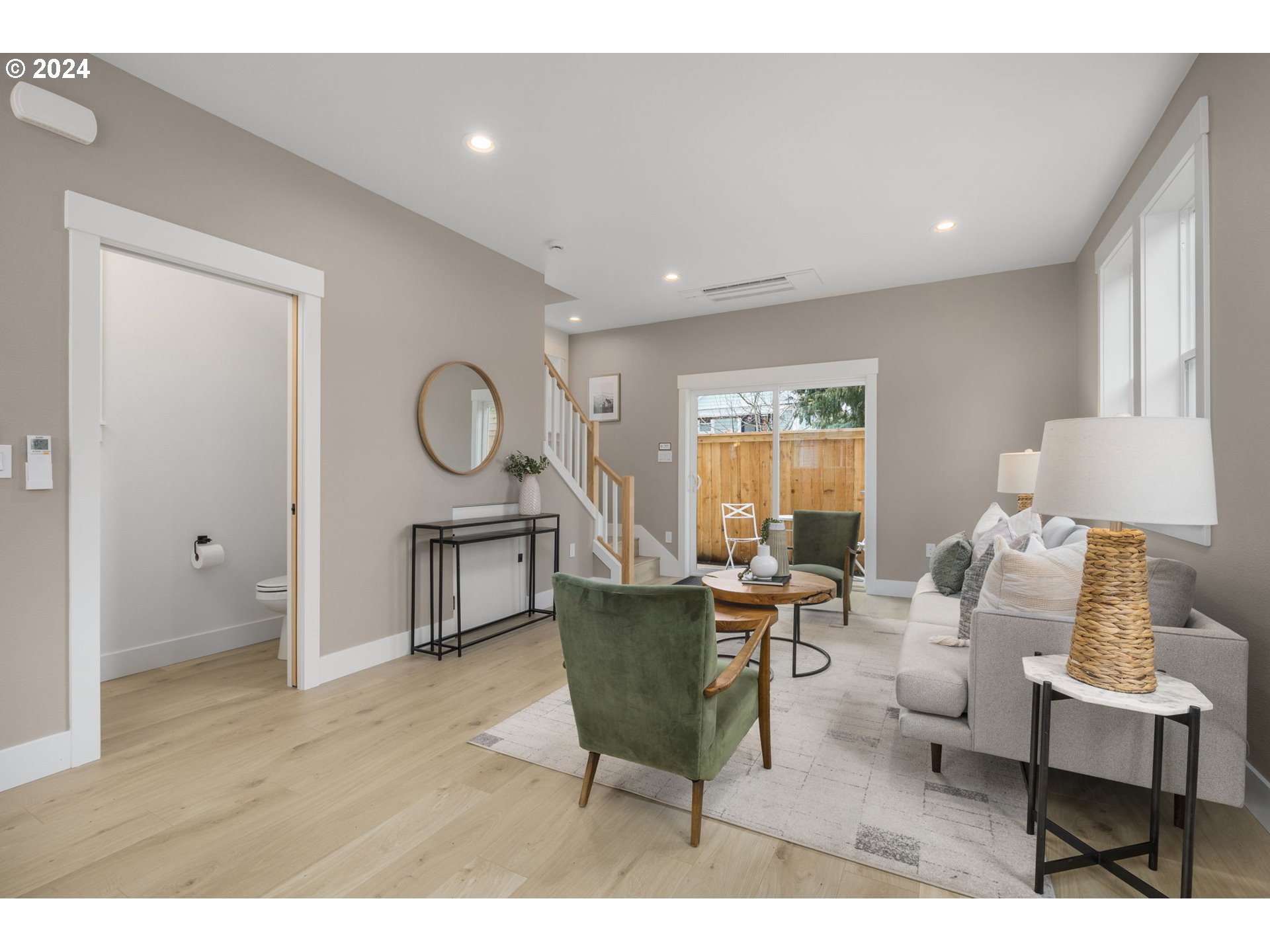 Photo #4: 24047936 Listing 
