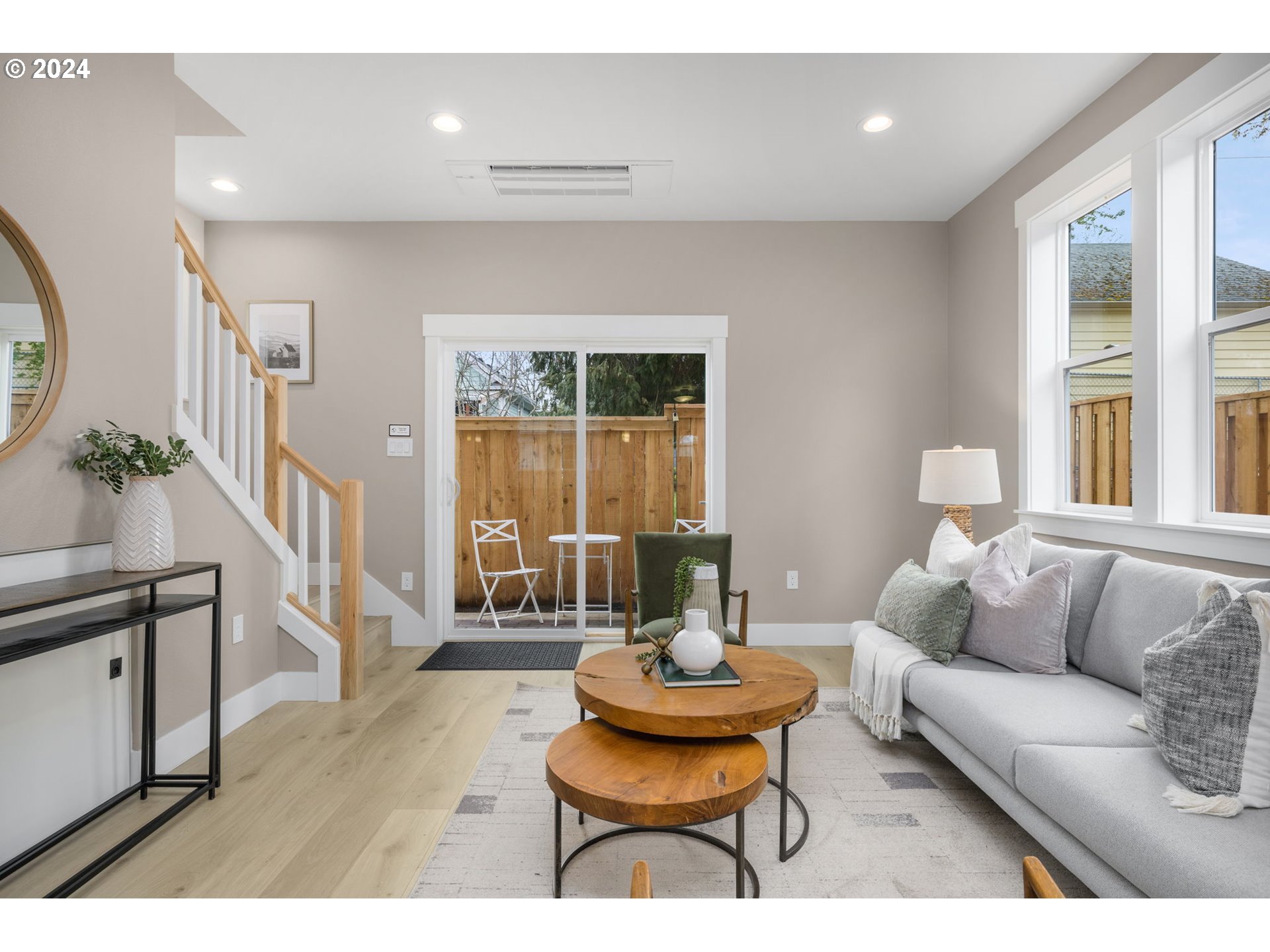 Photo #5: 24047936 Listing 