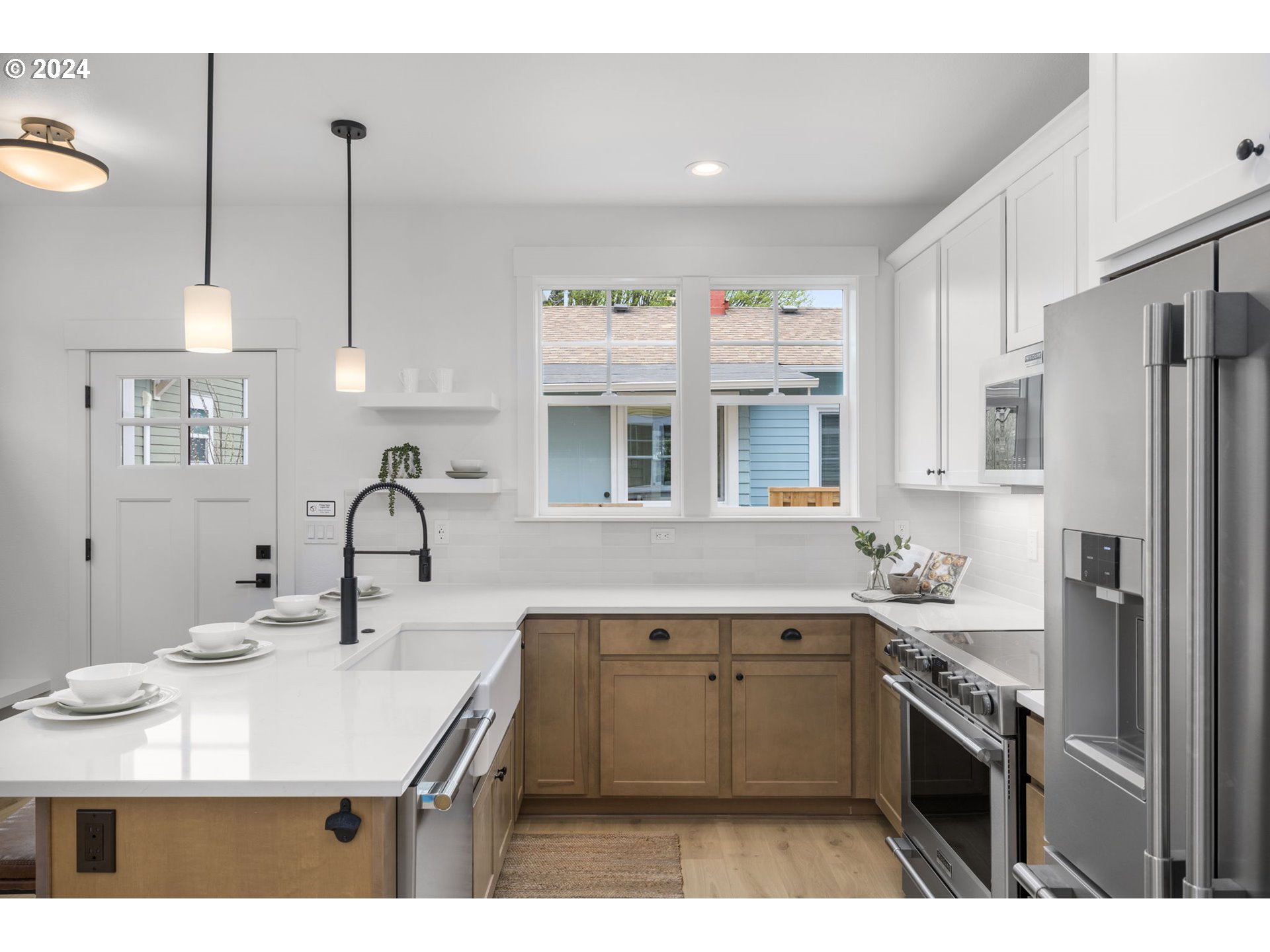 Photo #2: 24047936 Listing 